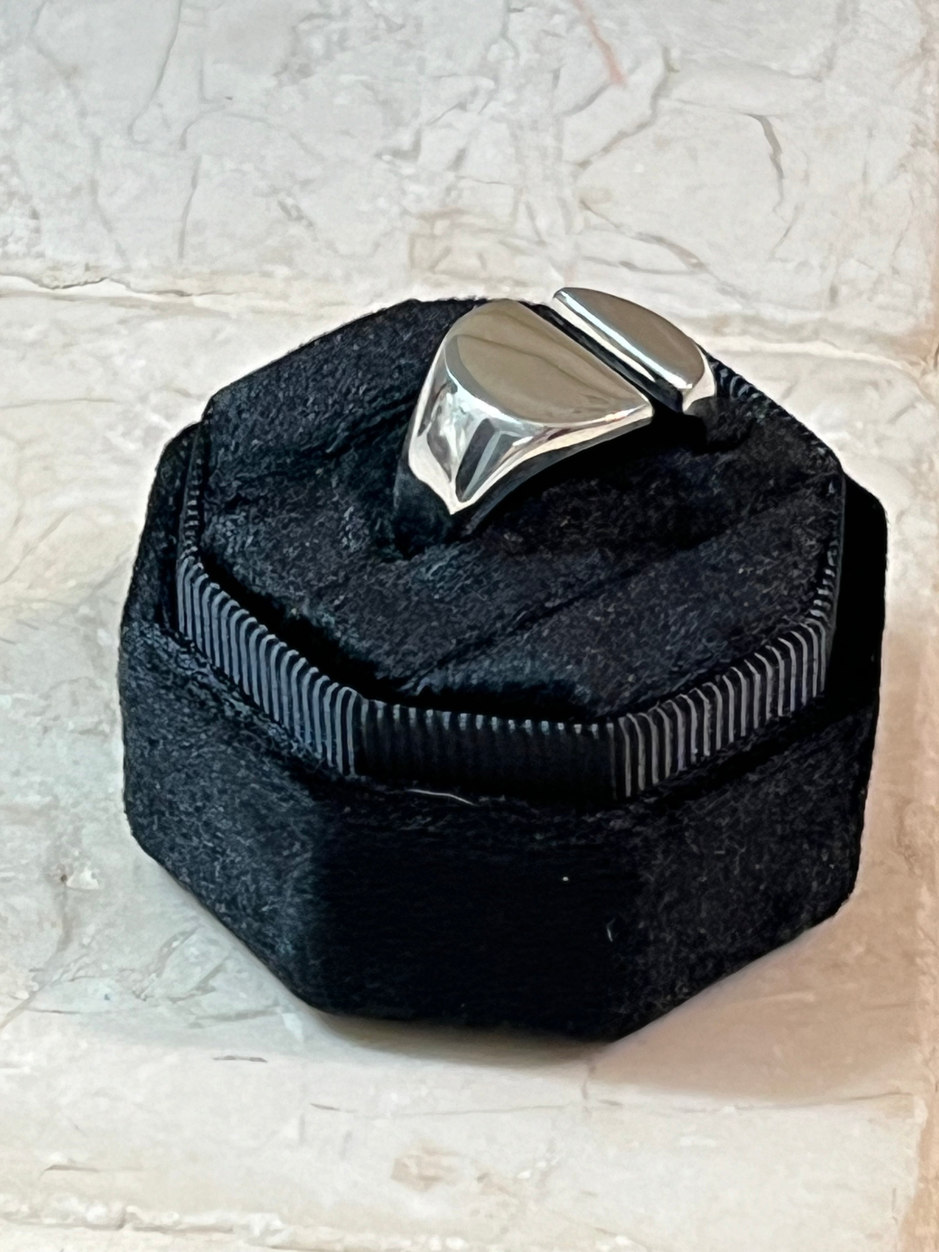 Signet Ring w/ Slash Size 10