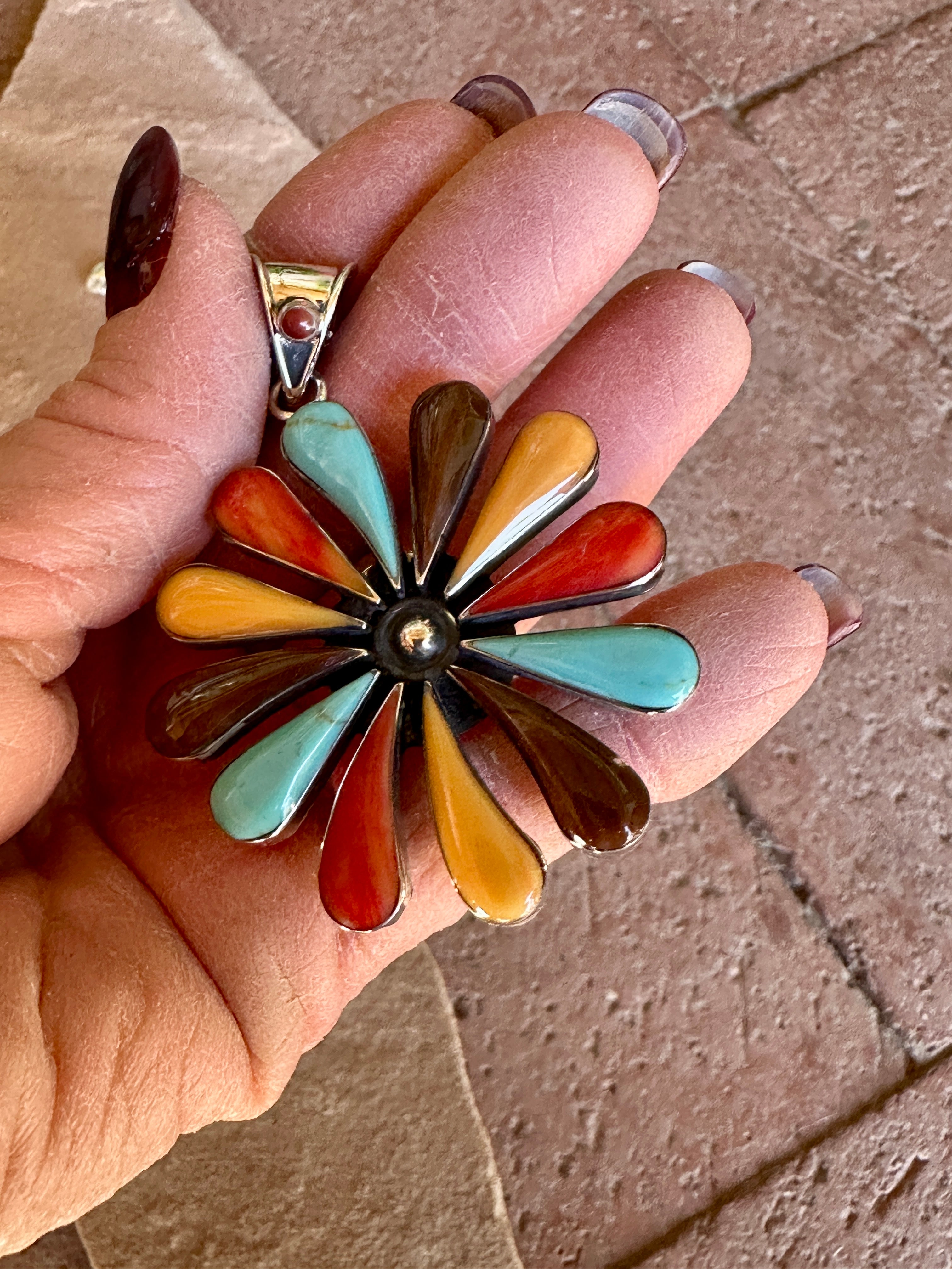 Tejano Daisy Pendant Necklace