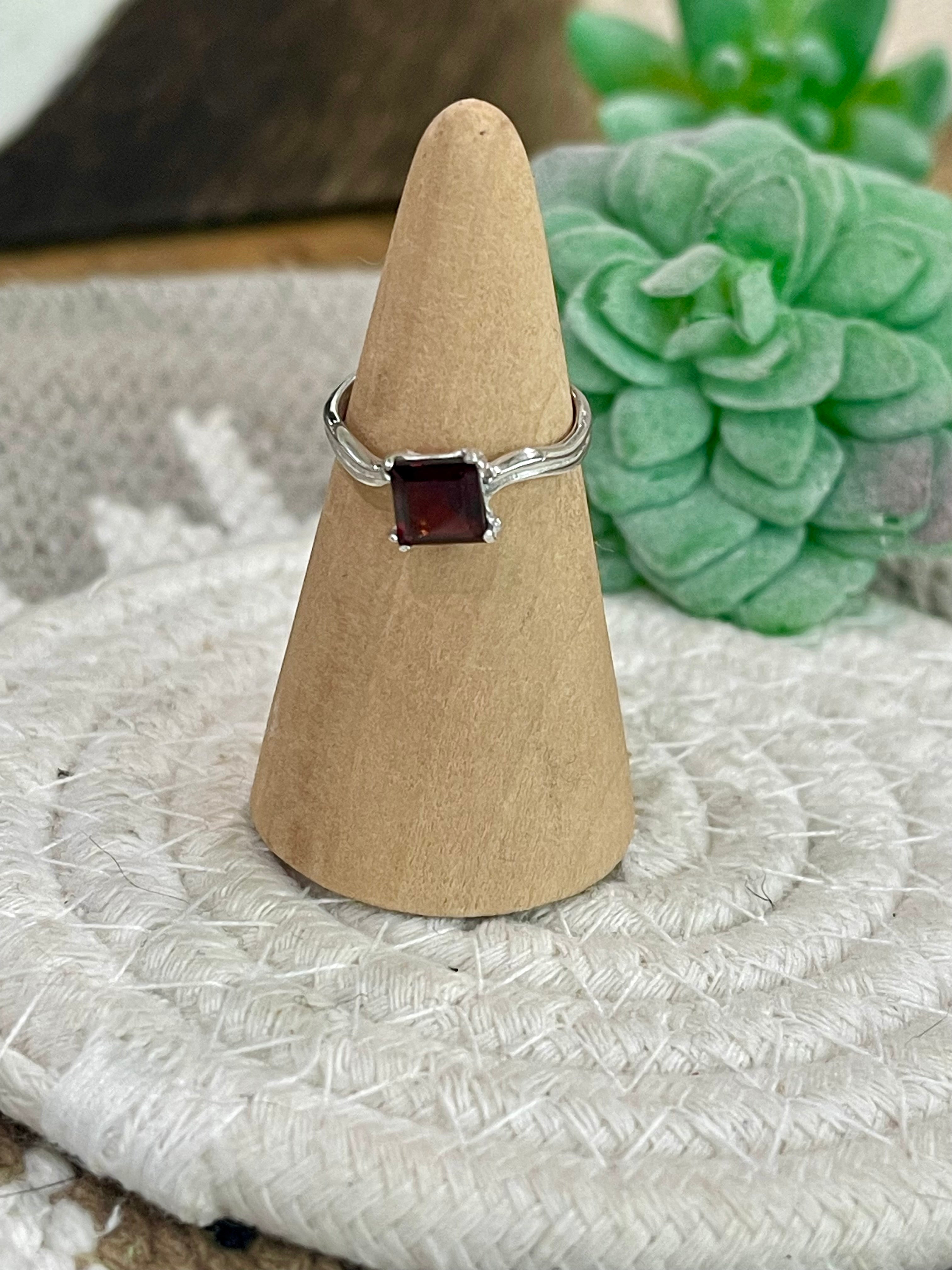 The Bijoux Vault Vintage Square Ring Sz 6