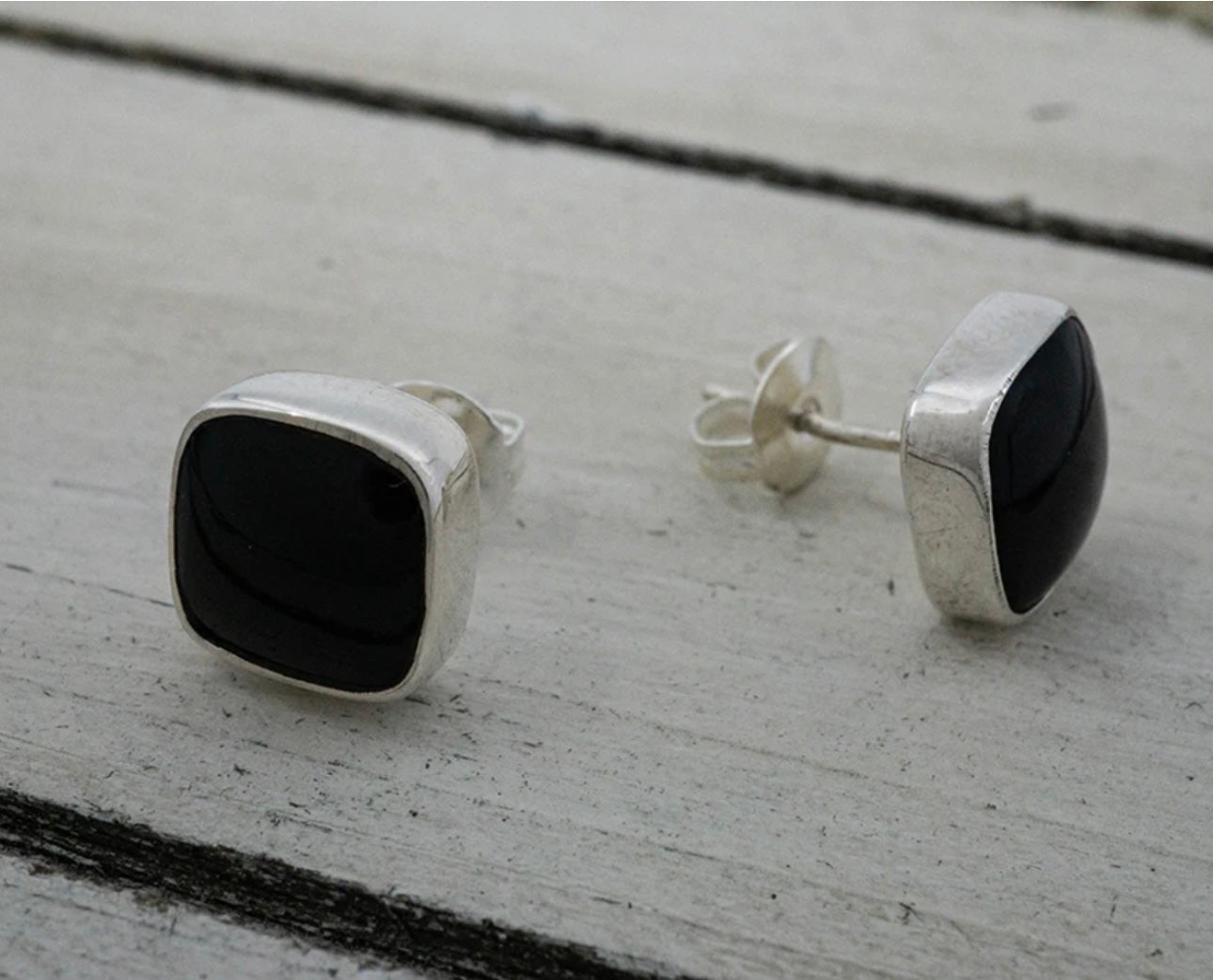 Black Onyx Cuadrado Studs
