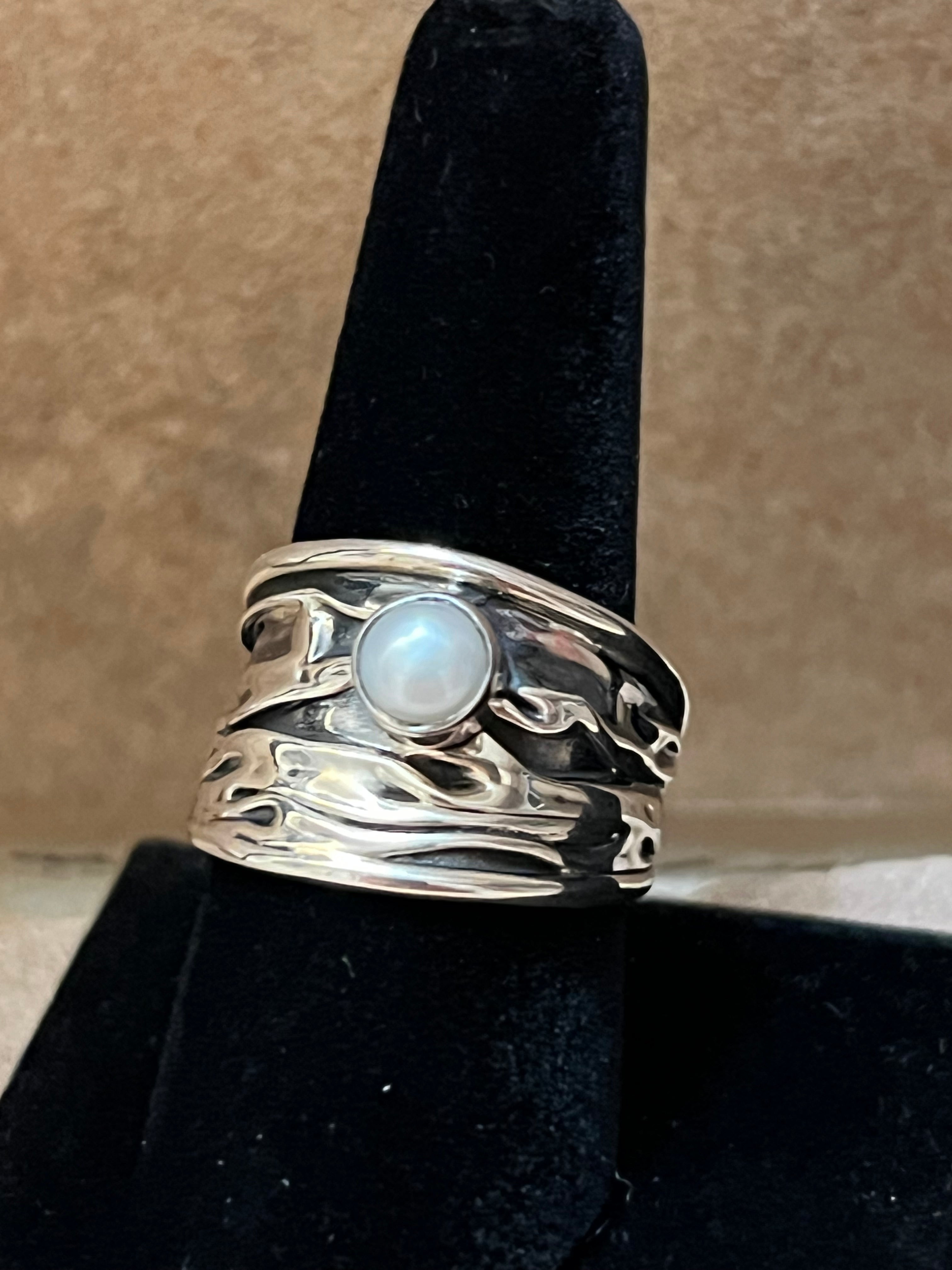 Corrugated Ring w/ Pearl Cabochon