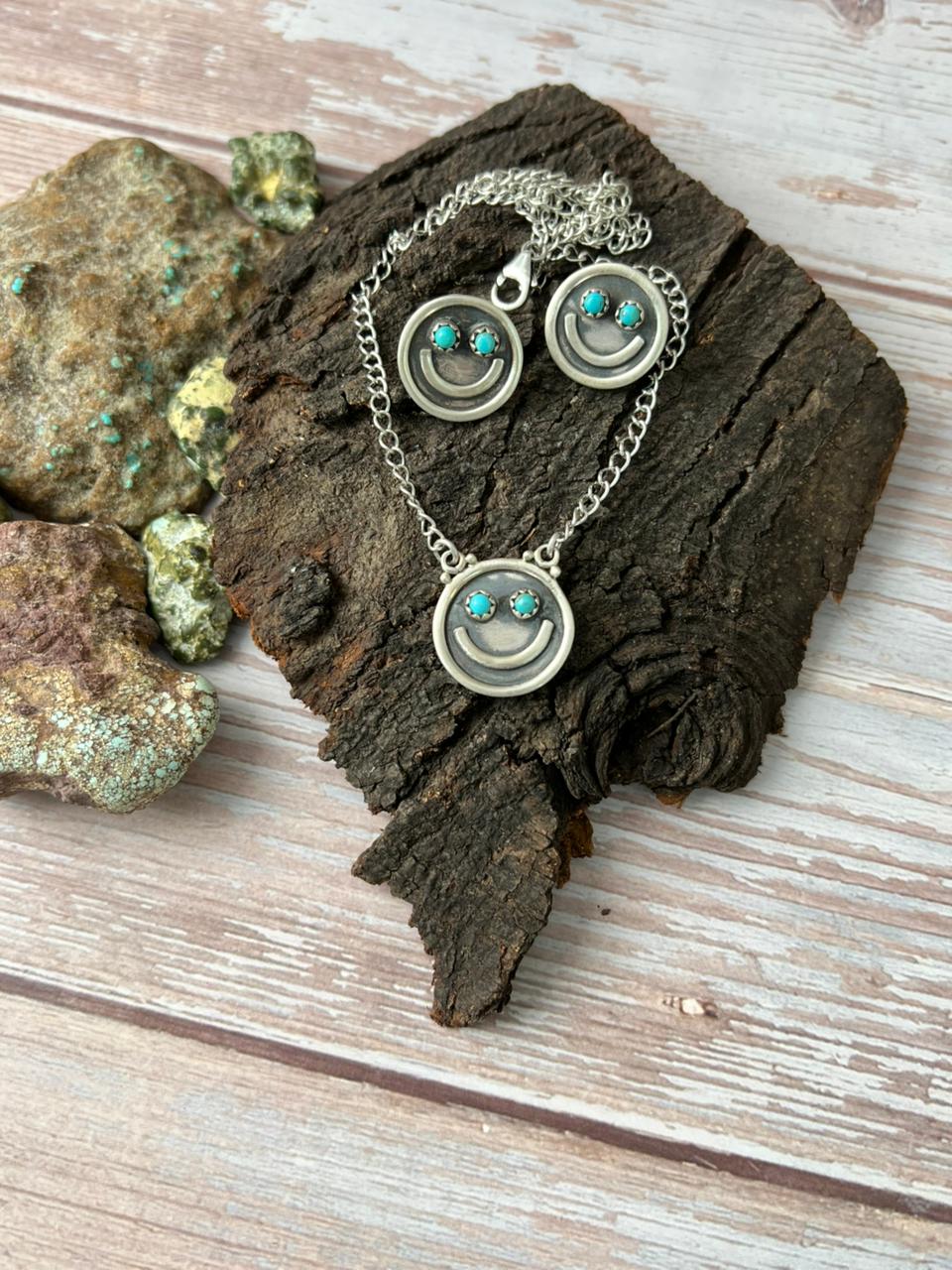 Handmade Sterling Silver Kingman Turquoise Smiley Necklace Earrings Set with Signed Nizhoni (2)