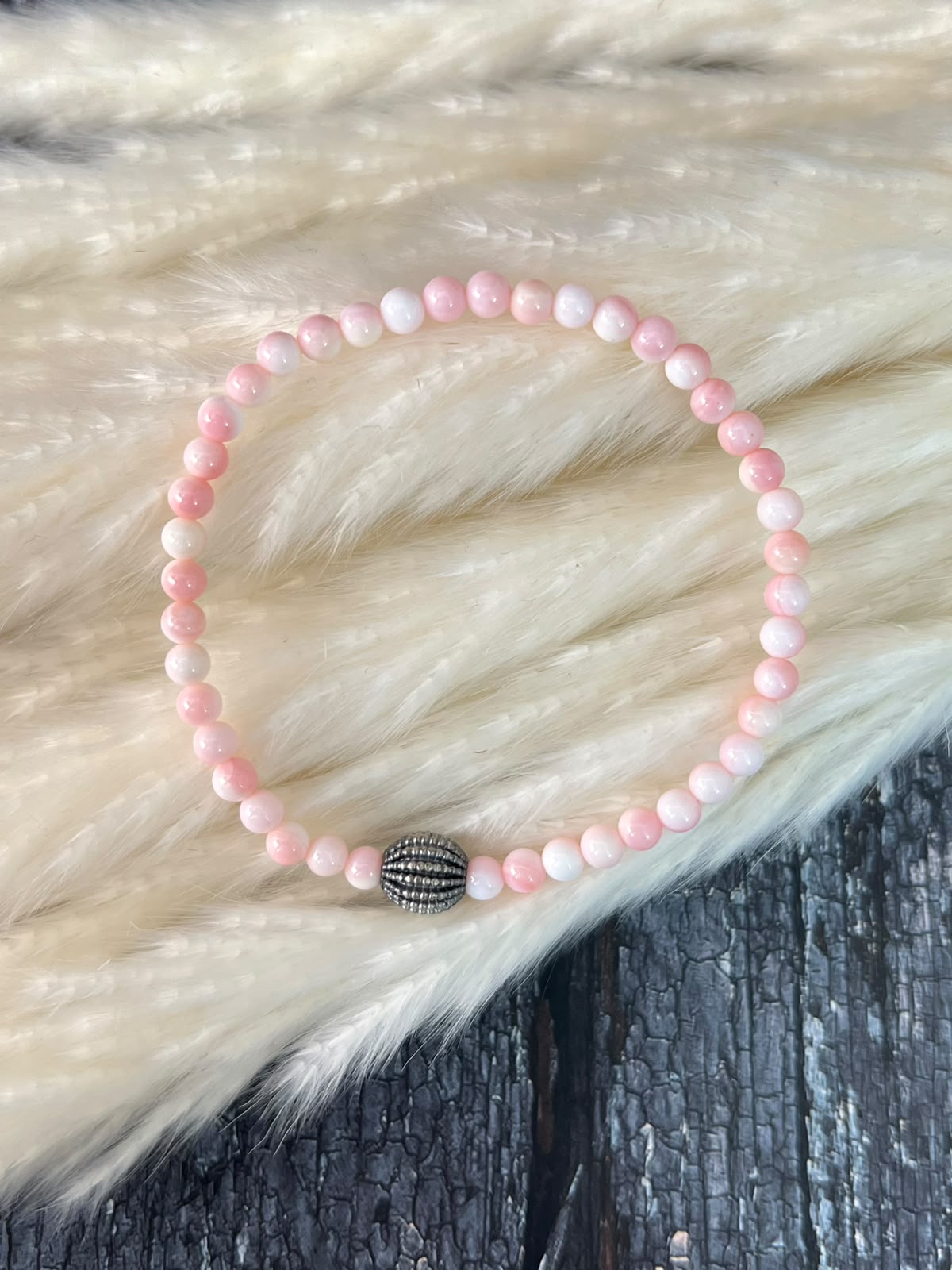 Handmade Sterling Silver Queen Pink Conch Collection: Stretchy Beaded Bracelet (4)