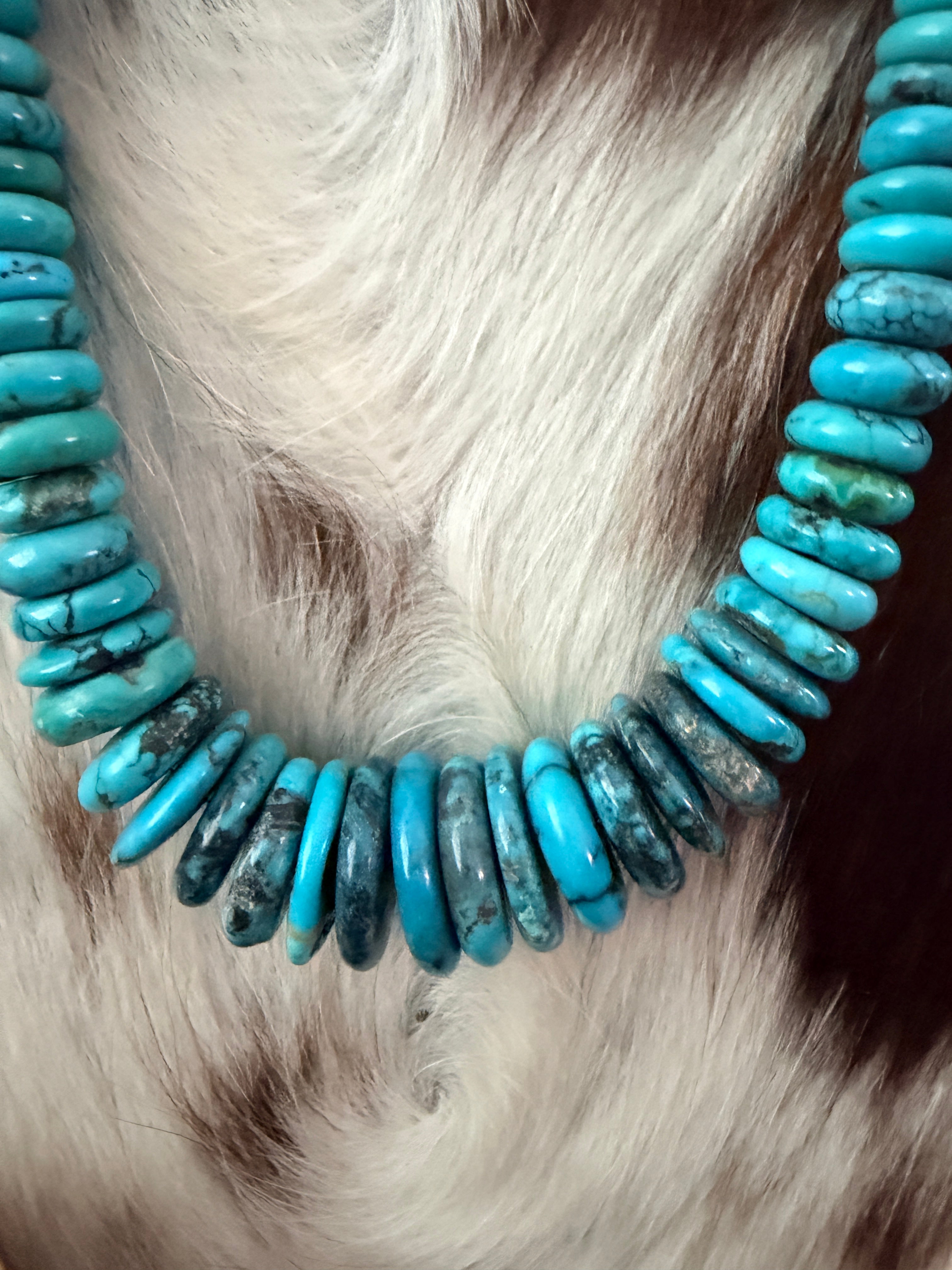Old Pawn Handcrafted Turquoise Beaded 20” Necklace