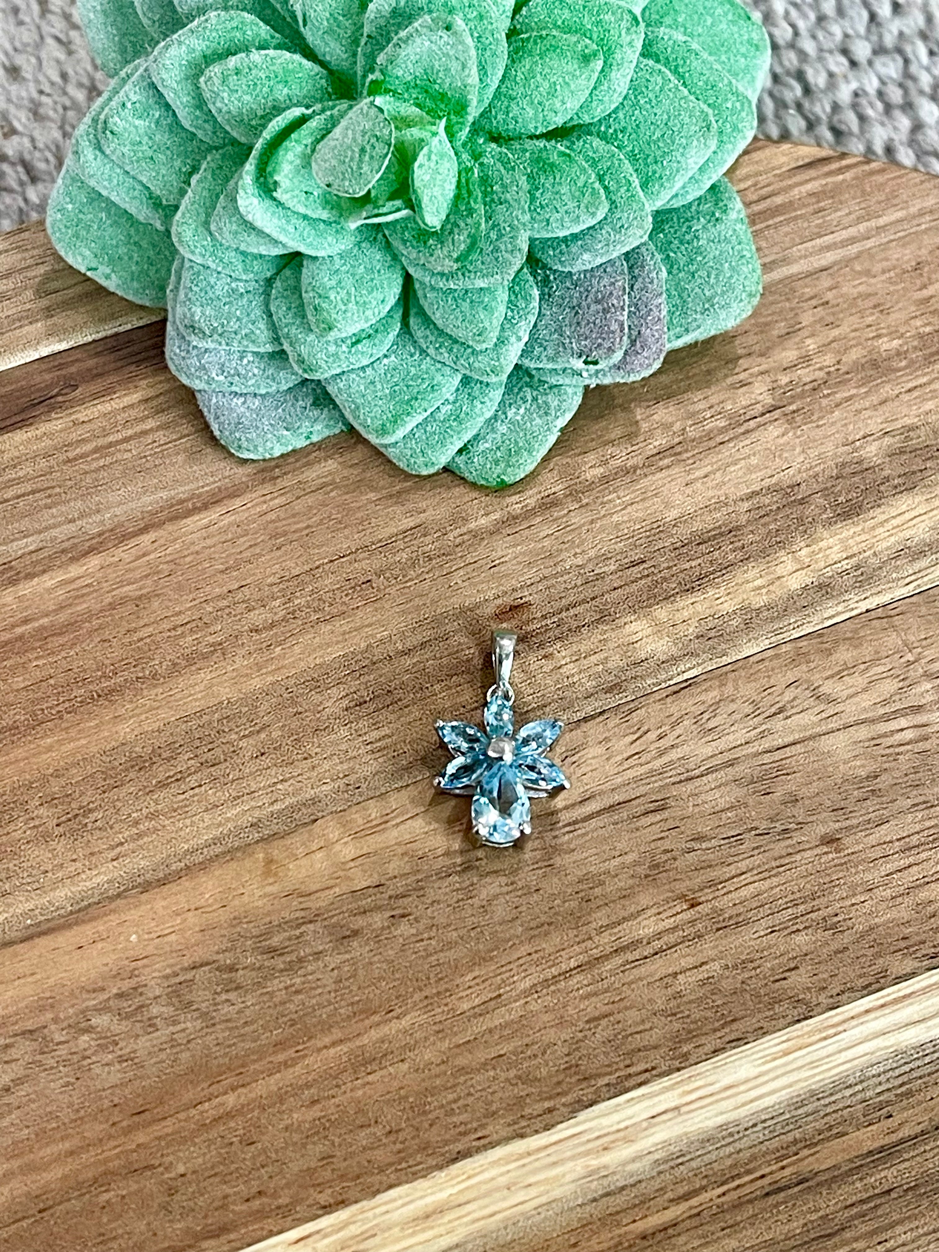 The Bijoux Vault Vintage Light Blue Pendant