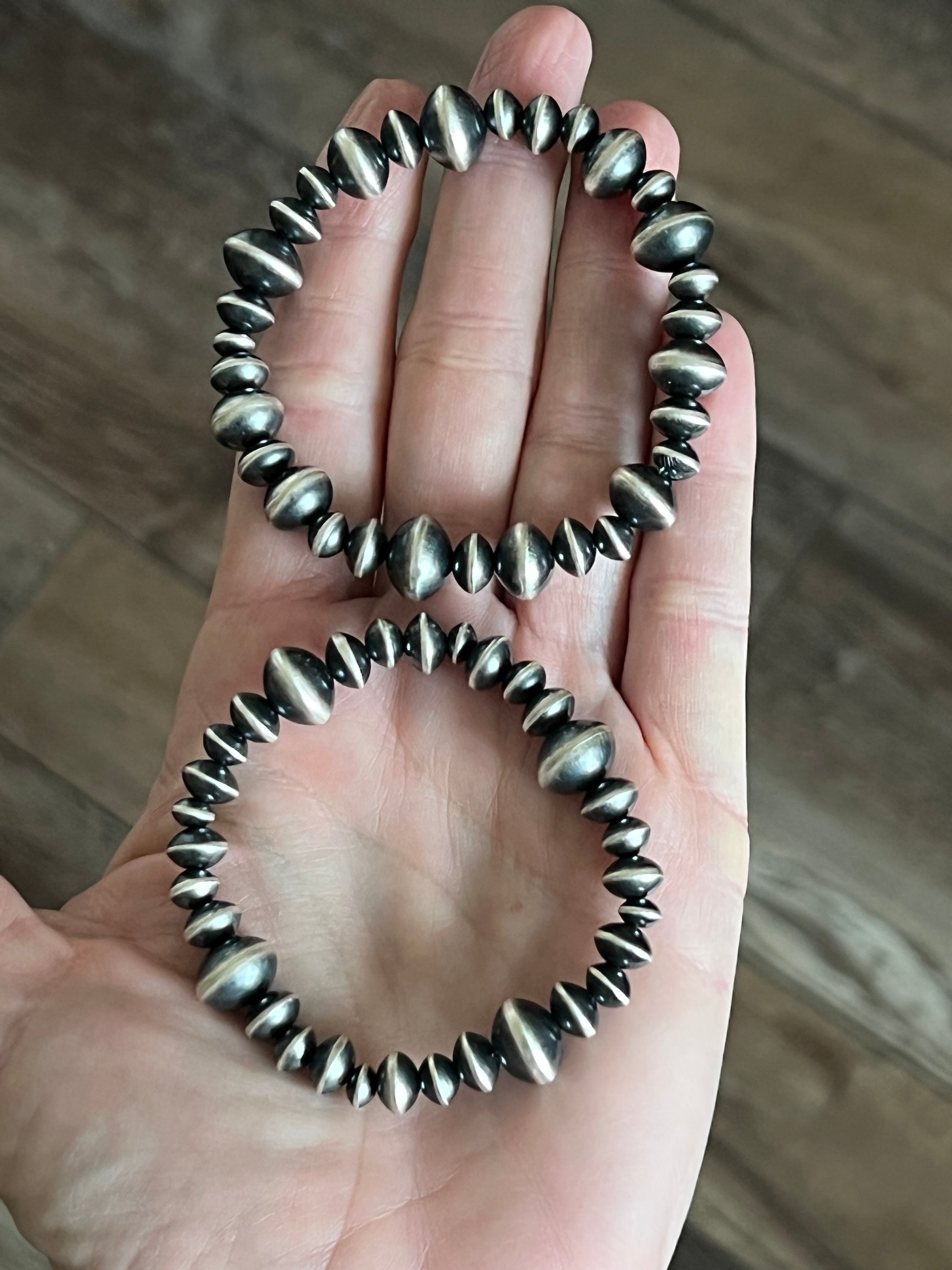 Vinita Cowboy Handcrafted Sterling Silver Saucer Pearl 5.7mm to 11.7mm Stretch Beaded Bracelet