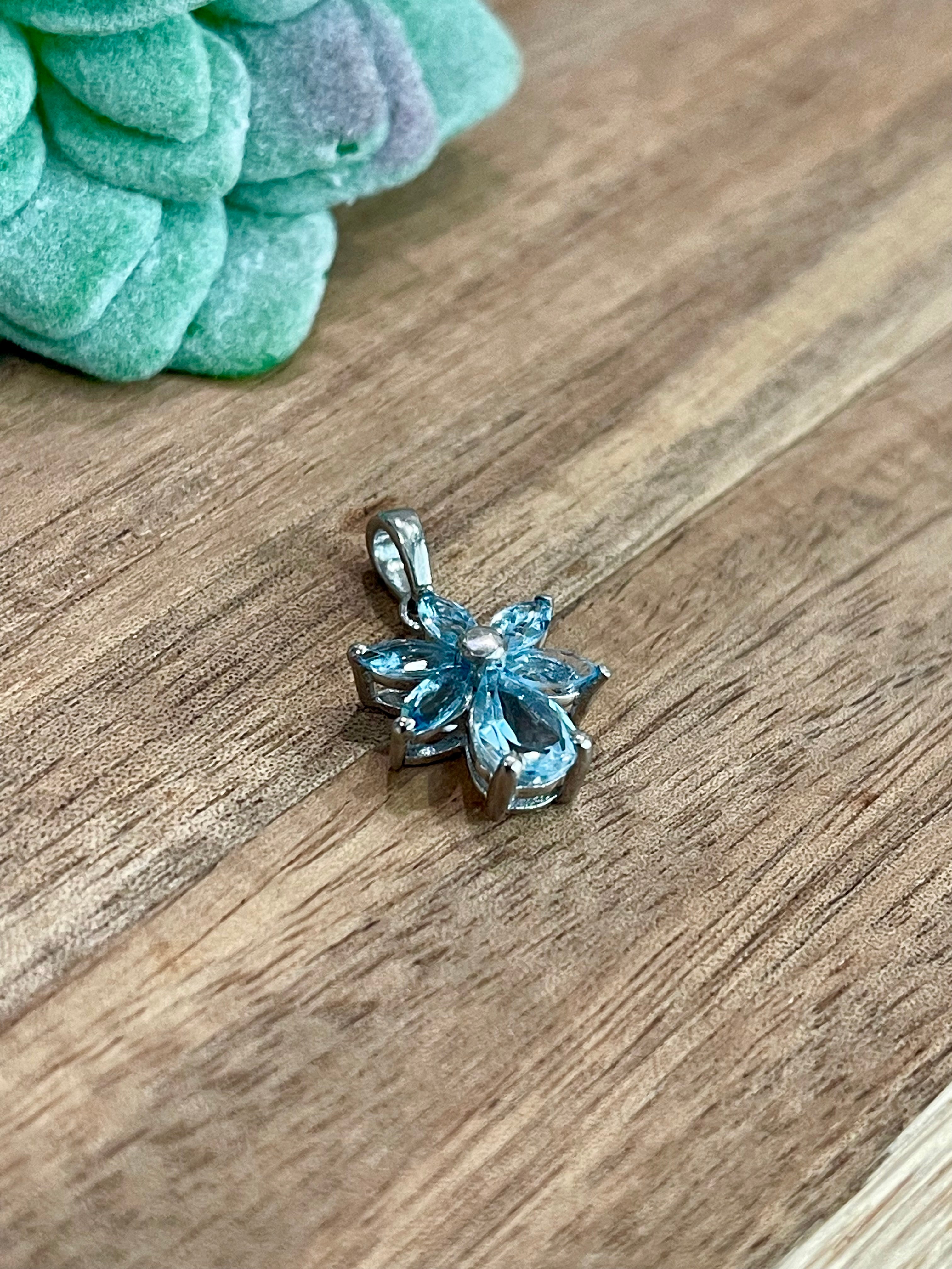 The Bijoux Vault Vintage Light Blue Pendant