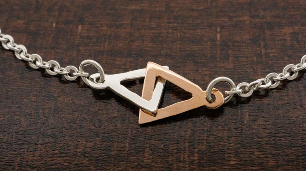 Minimalist Linked Bracelet w/ Double Triangles