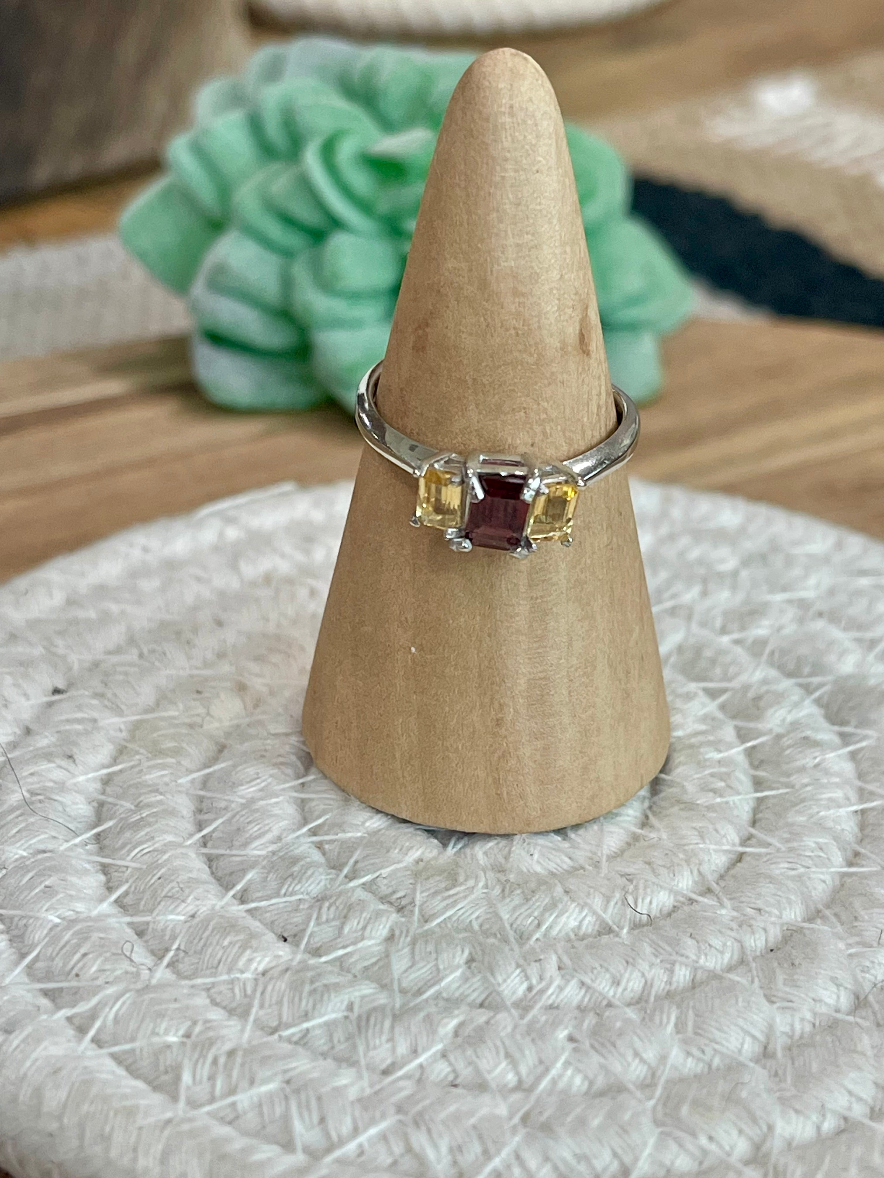 The Bijoux Vault Vintage Ring Sz 8.25