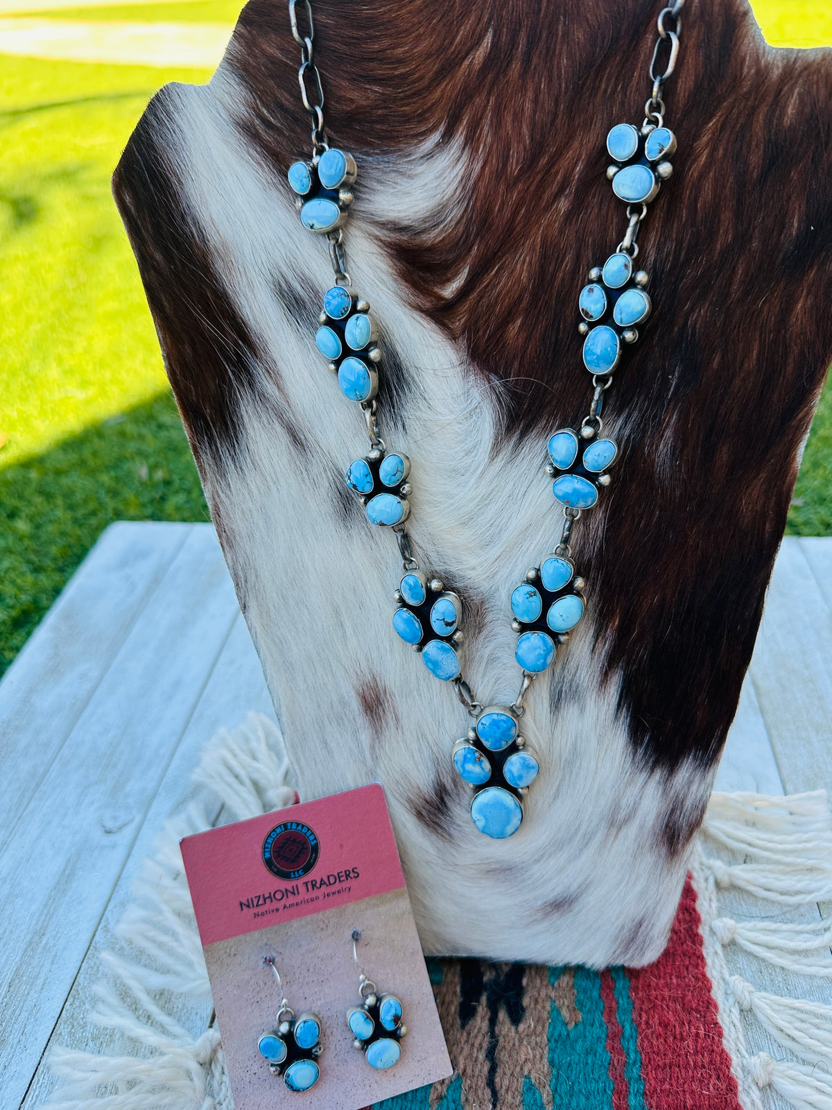 Set De Bijoux Dori Csengeri - Collier Et Boucles D'oreilles Pierre Naturelle, Cristal, Cuir - Occasion Doré