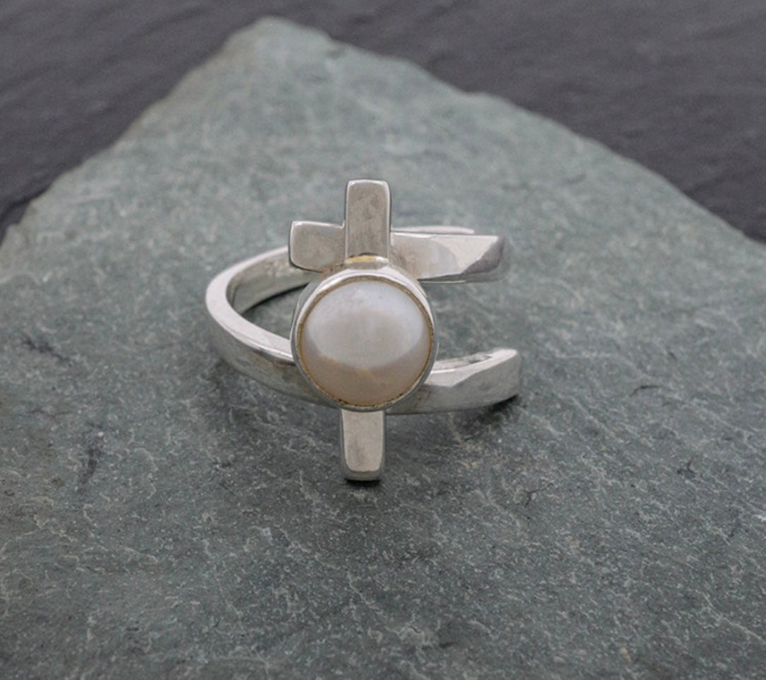 Wrap Ring w/ Pearl Center