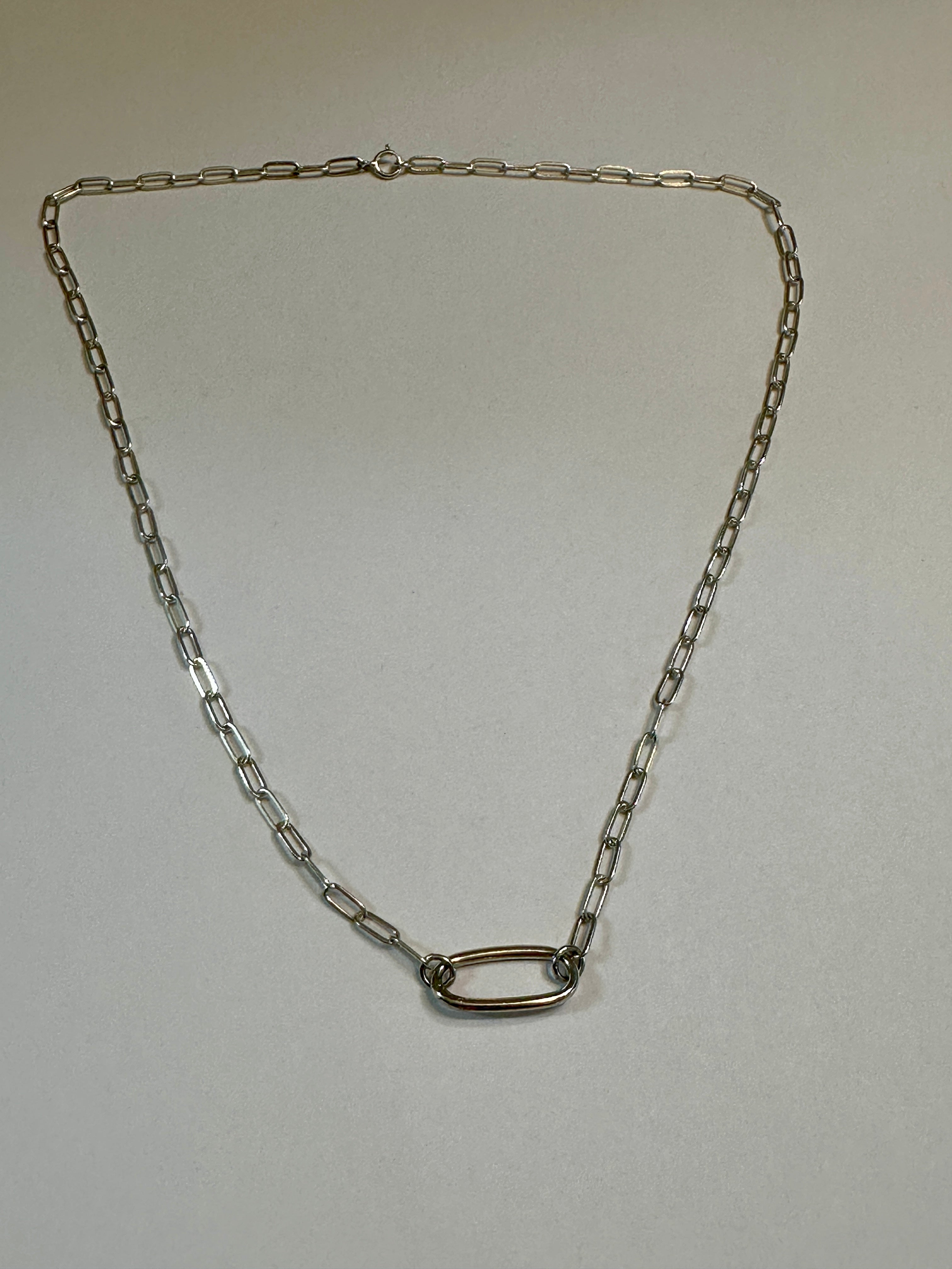 Paperclip Chain W/ Oval Center Link