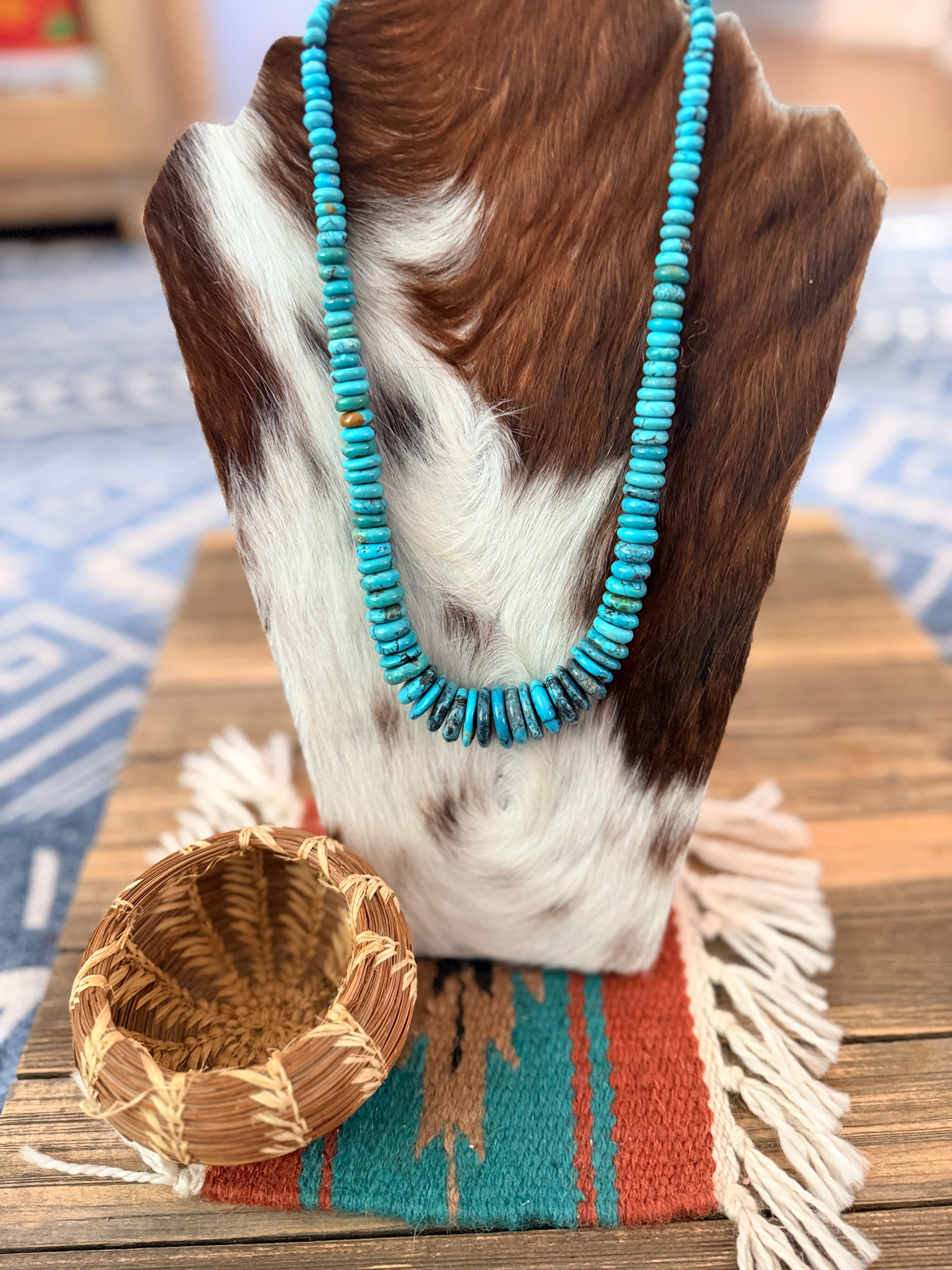 Old Pawn Handcrafted Turquoise Beaded 20” Necklace