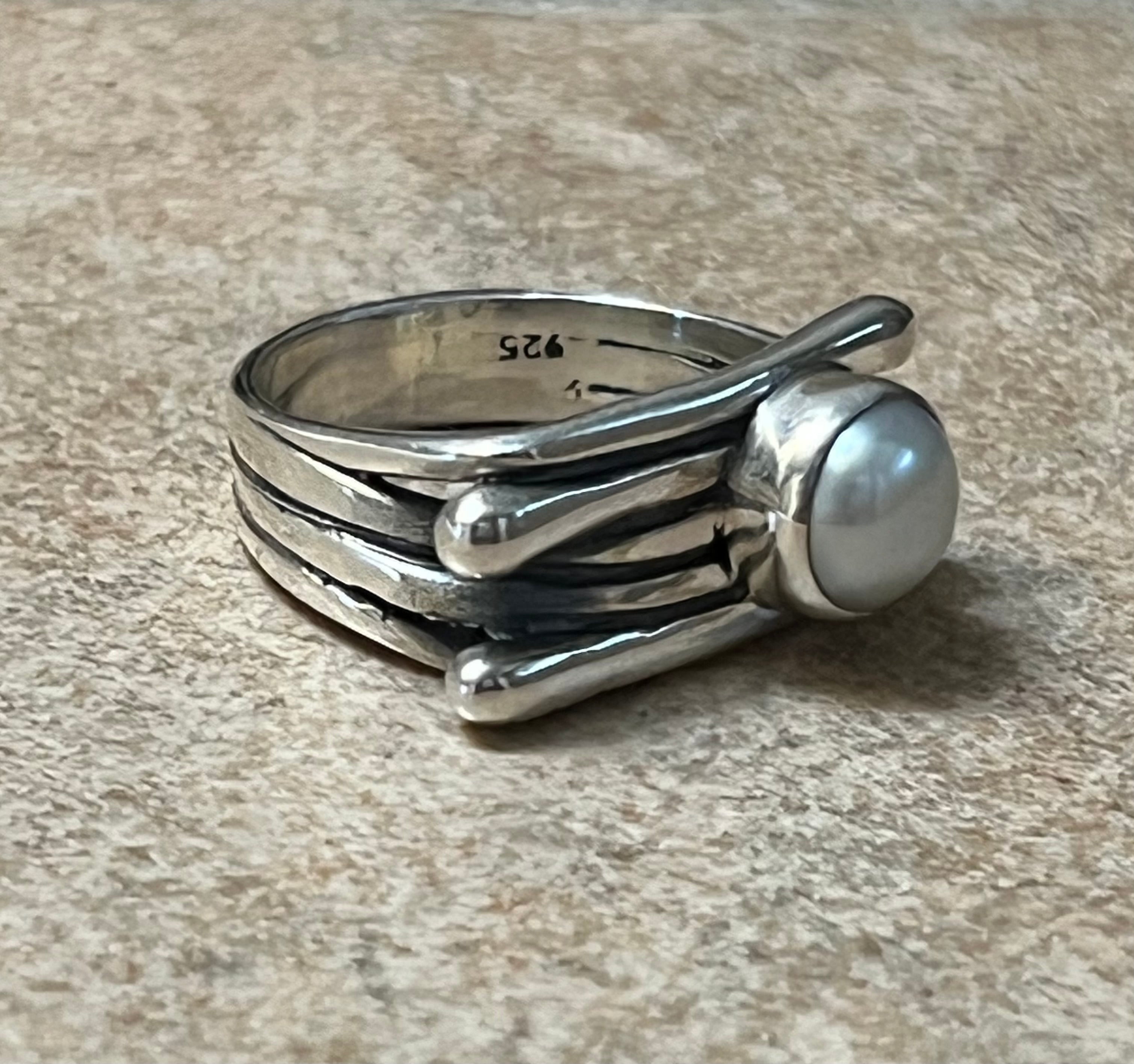 Linear Pearl Ring