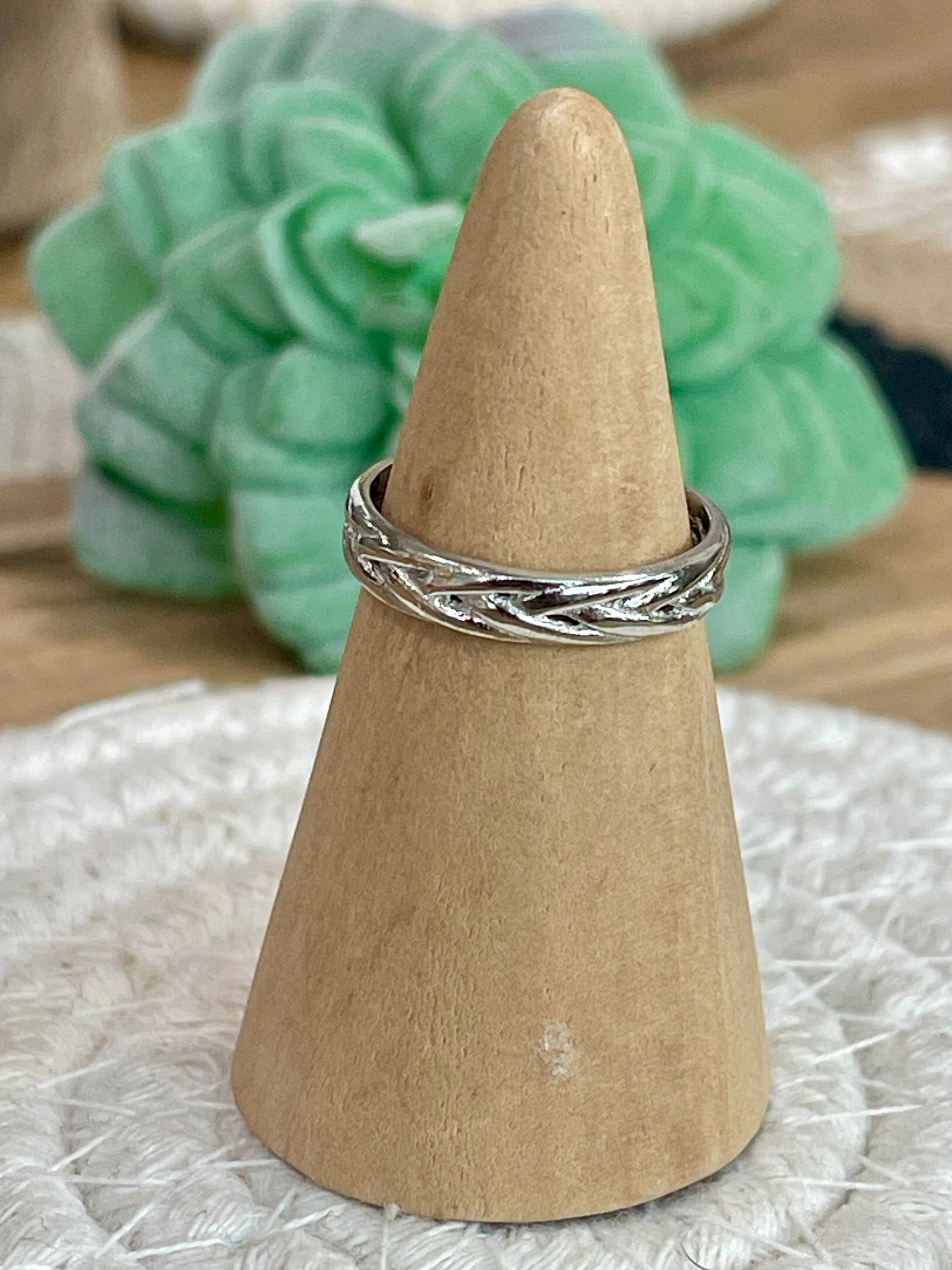 The Bijoux Vault Vintage Silver Band Ring Sz 6.5
