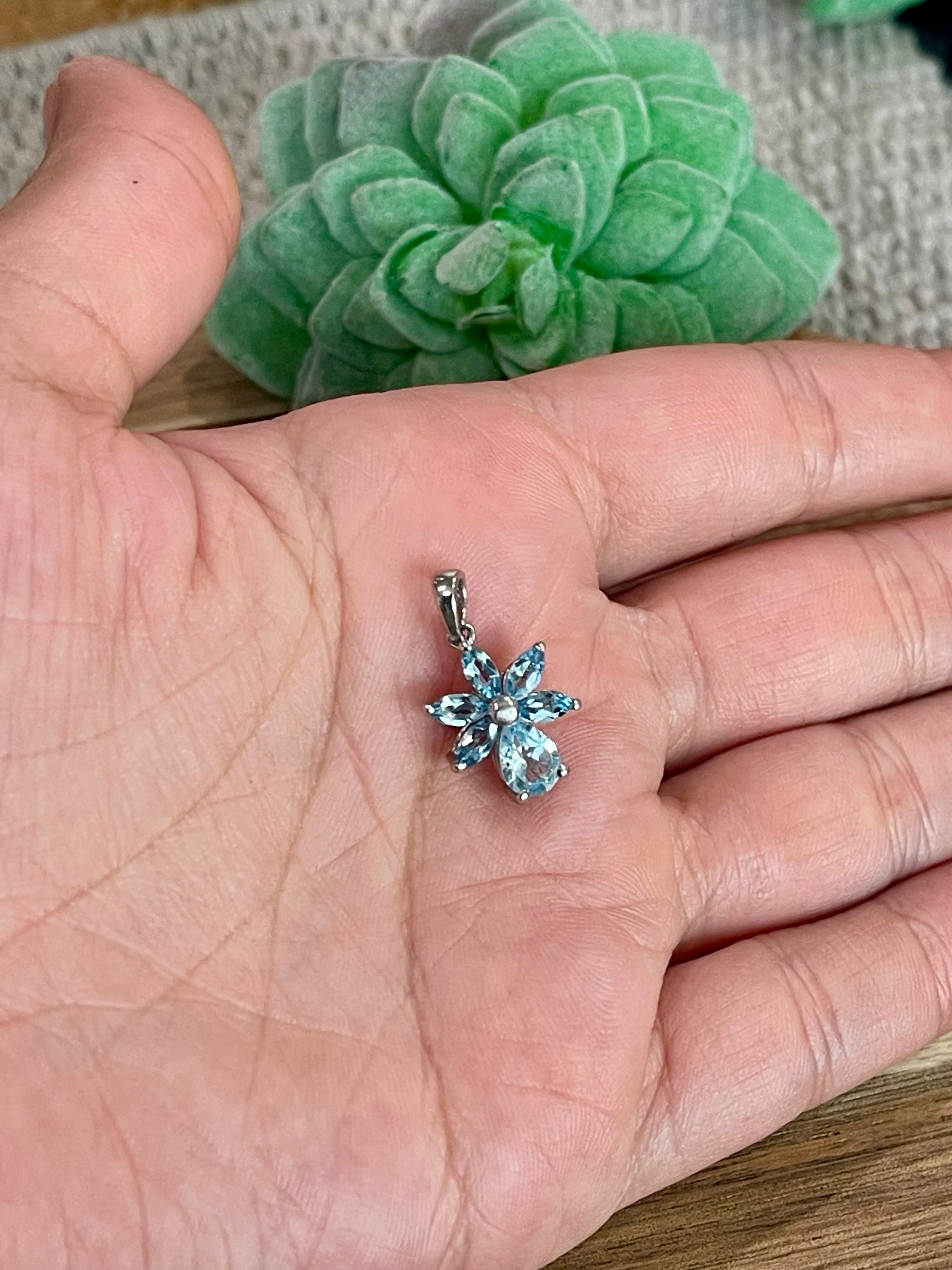 The Bijoux Vault Vintage Light Blue Pendant