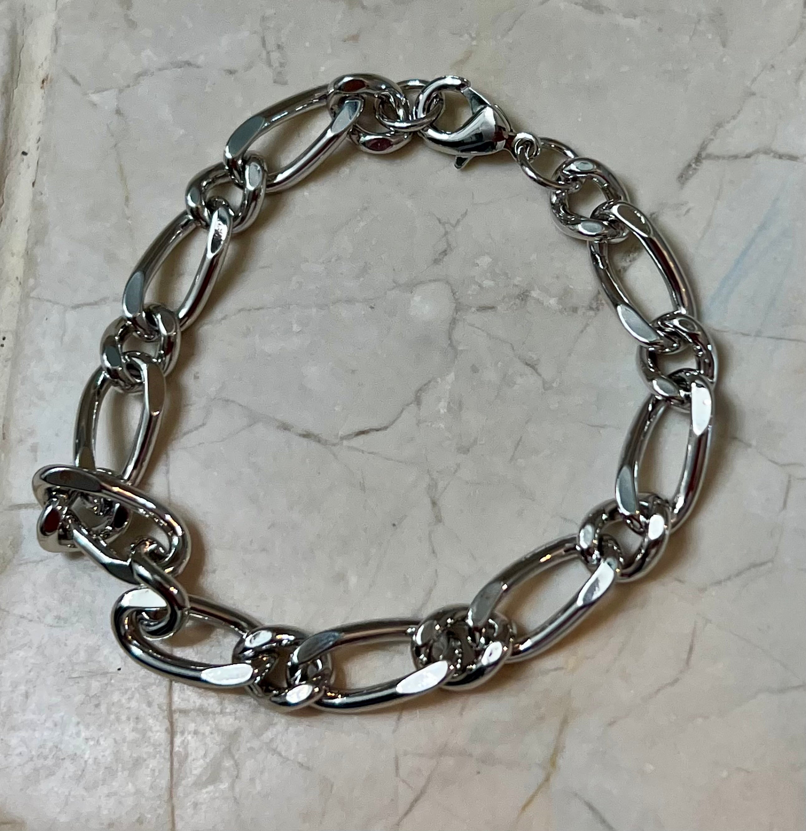 Amoura Bold Chain Bracelet