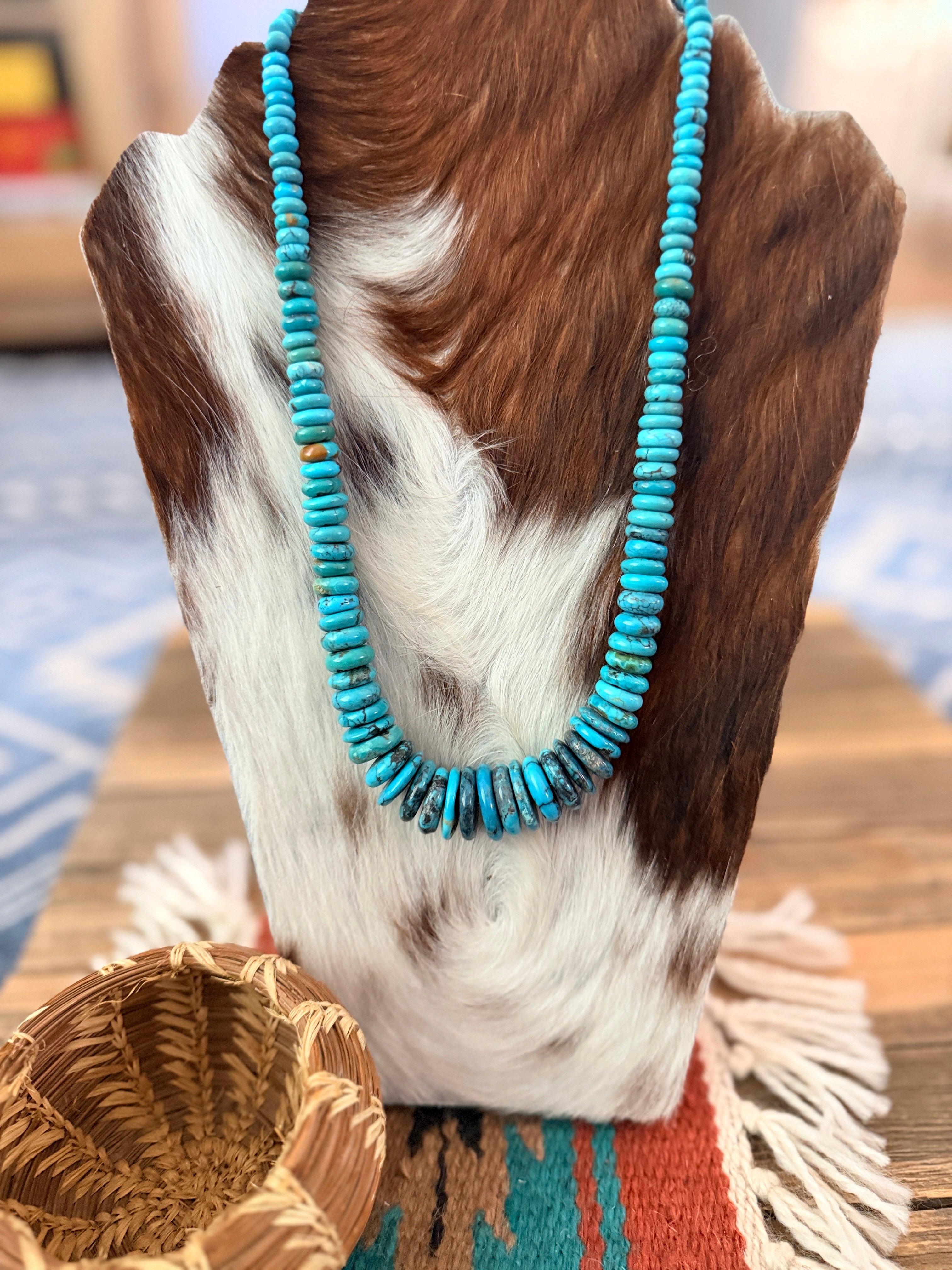 Old Pawn Handcrafted Turquoise Beaded 20” Necklace