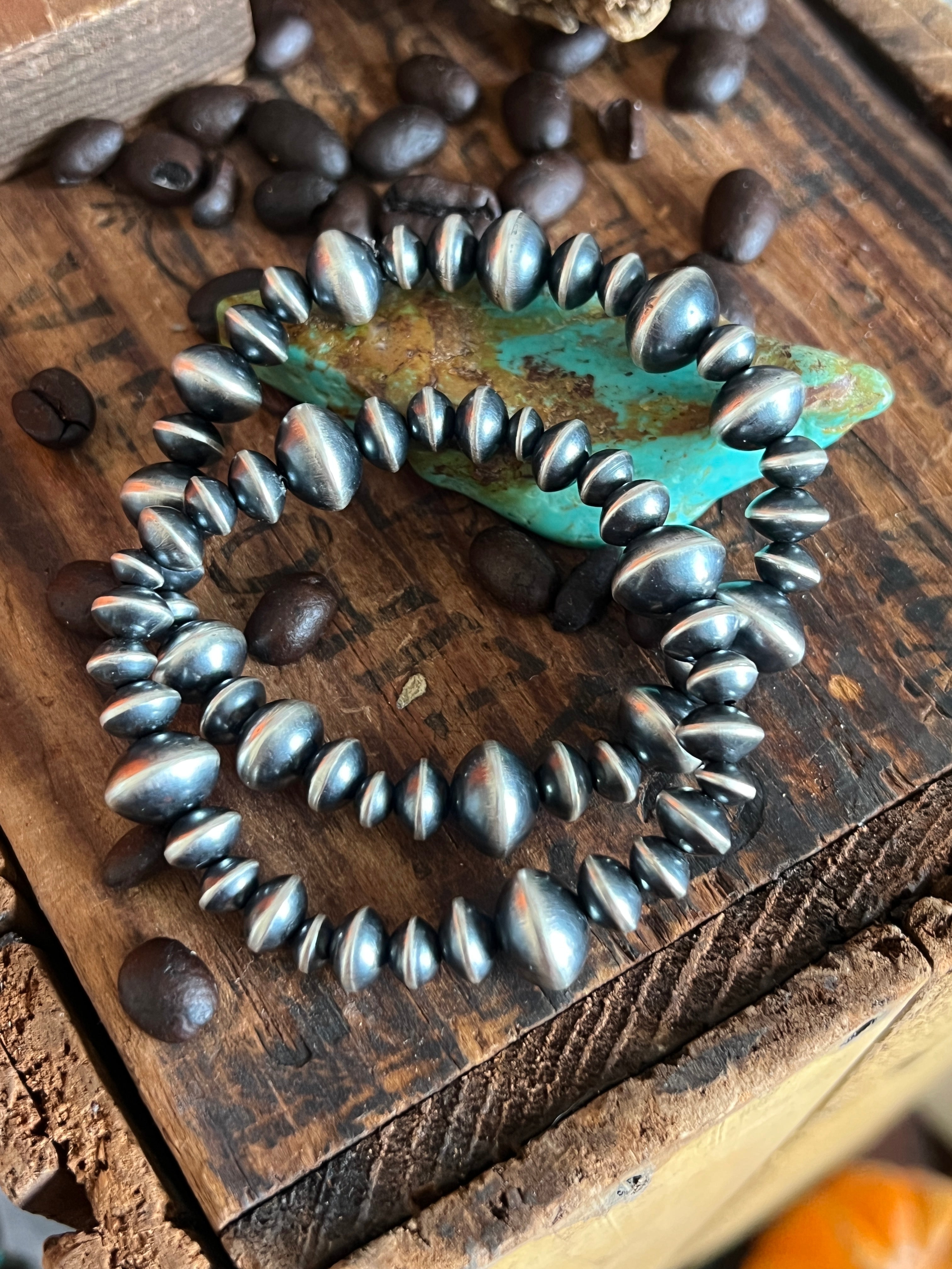 Vinita Cowboy Handcrafted Sterling Silver Saucer Pearl 5.7mm to 11.7mm Stretch Beaded Bracelet