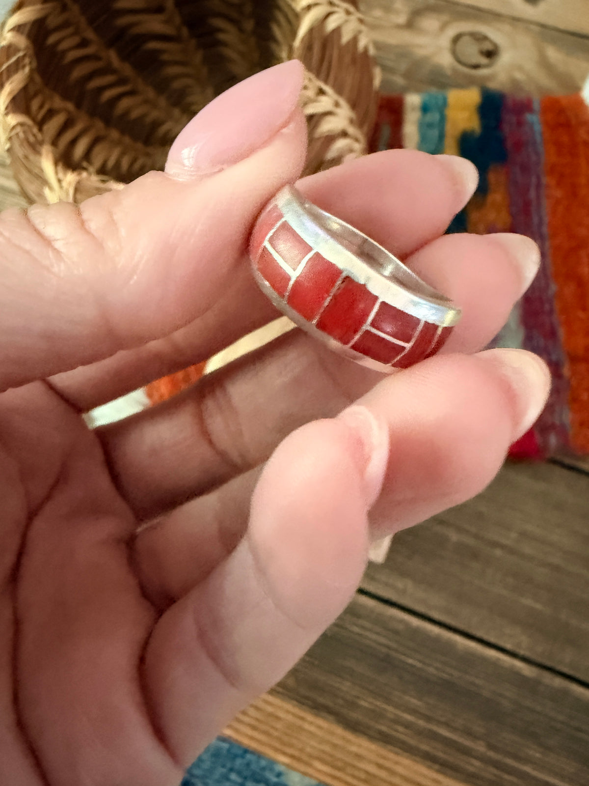 Old Pawn Handcrafted Coral & Sterling Silver Inlay Band Ring Size 7.75