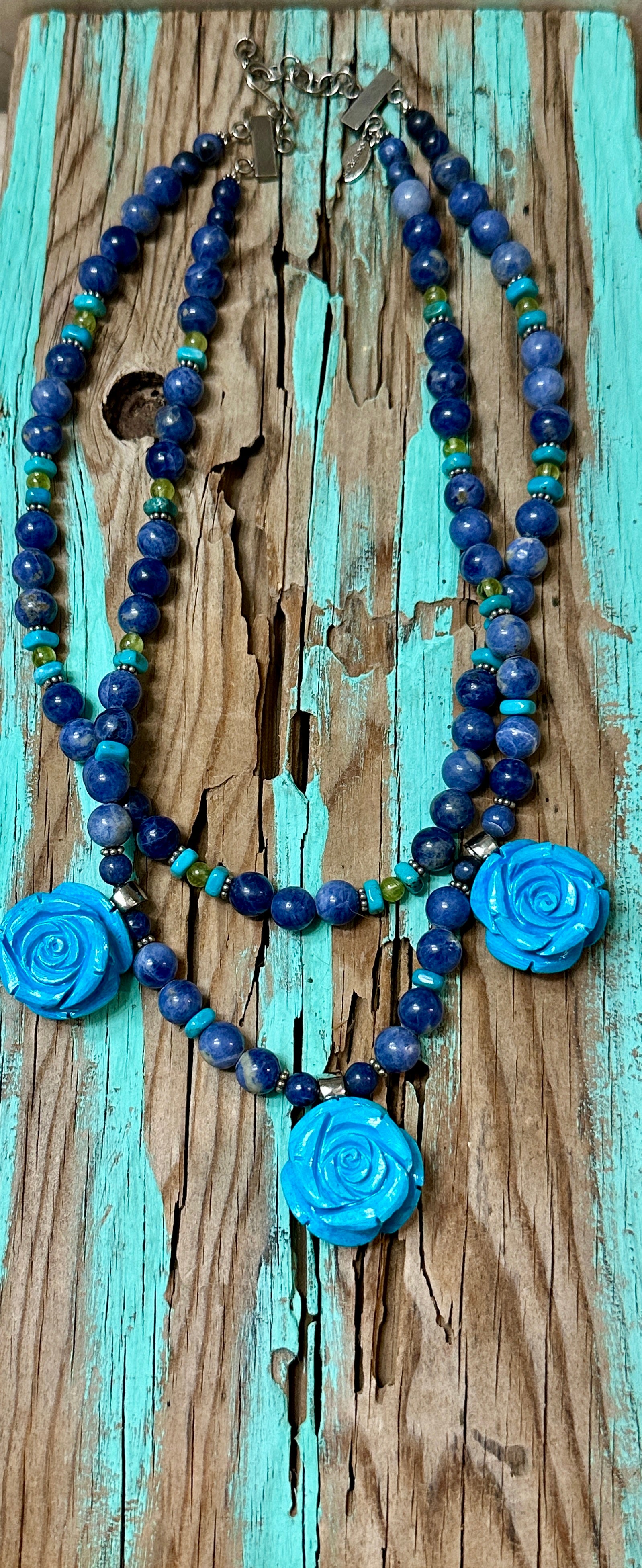 Turquoise, Sodalite 3 Roses Beaded Necklace