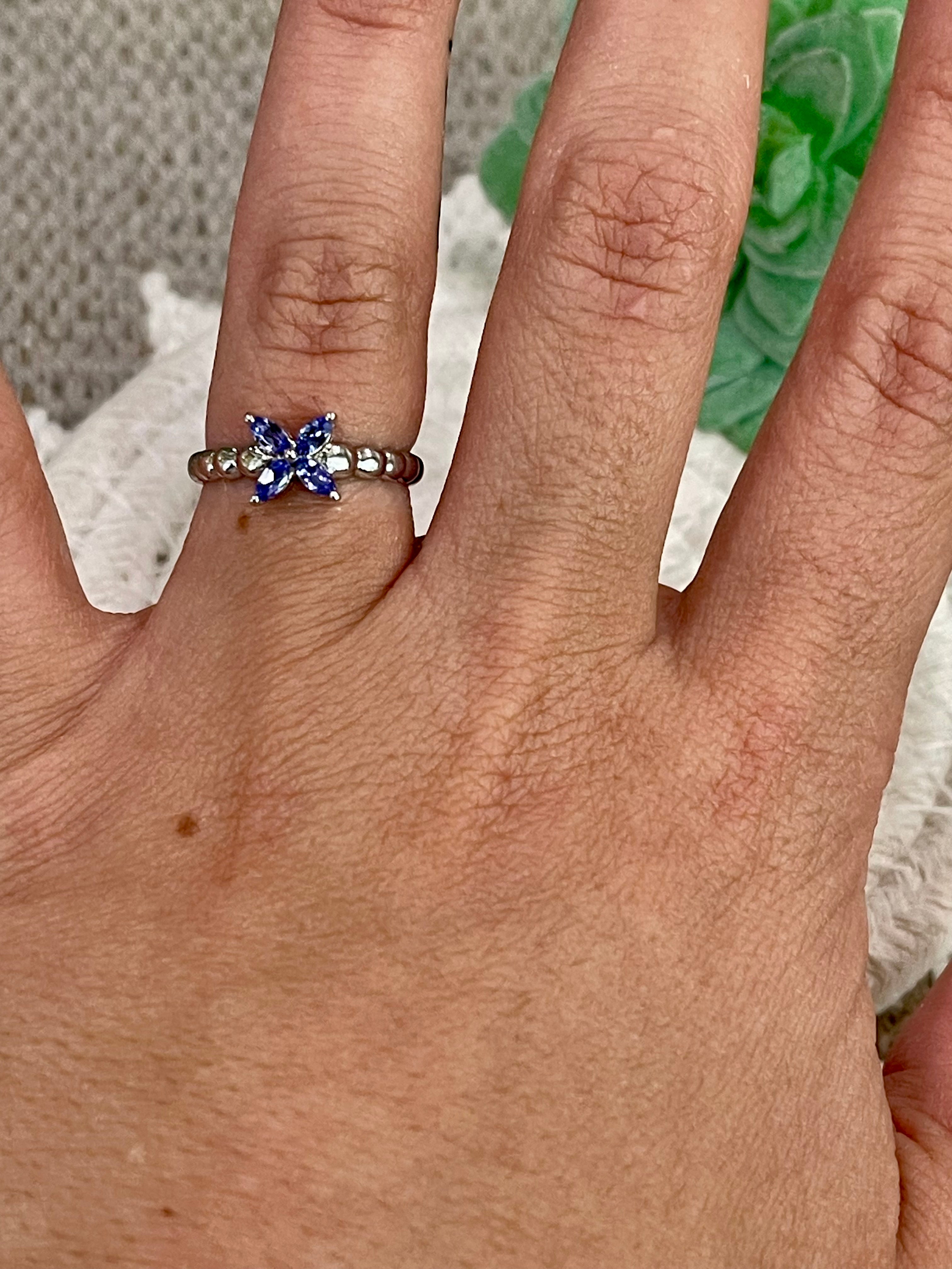 The Bijoux Vault Vintage Flower Ring Sz 5.5