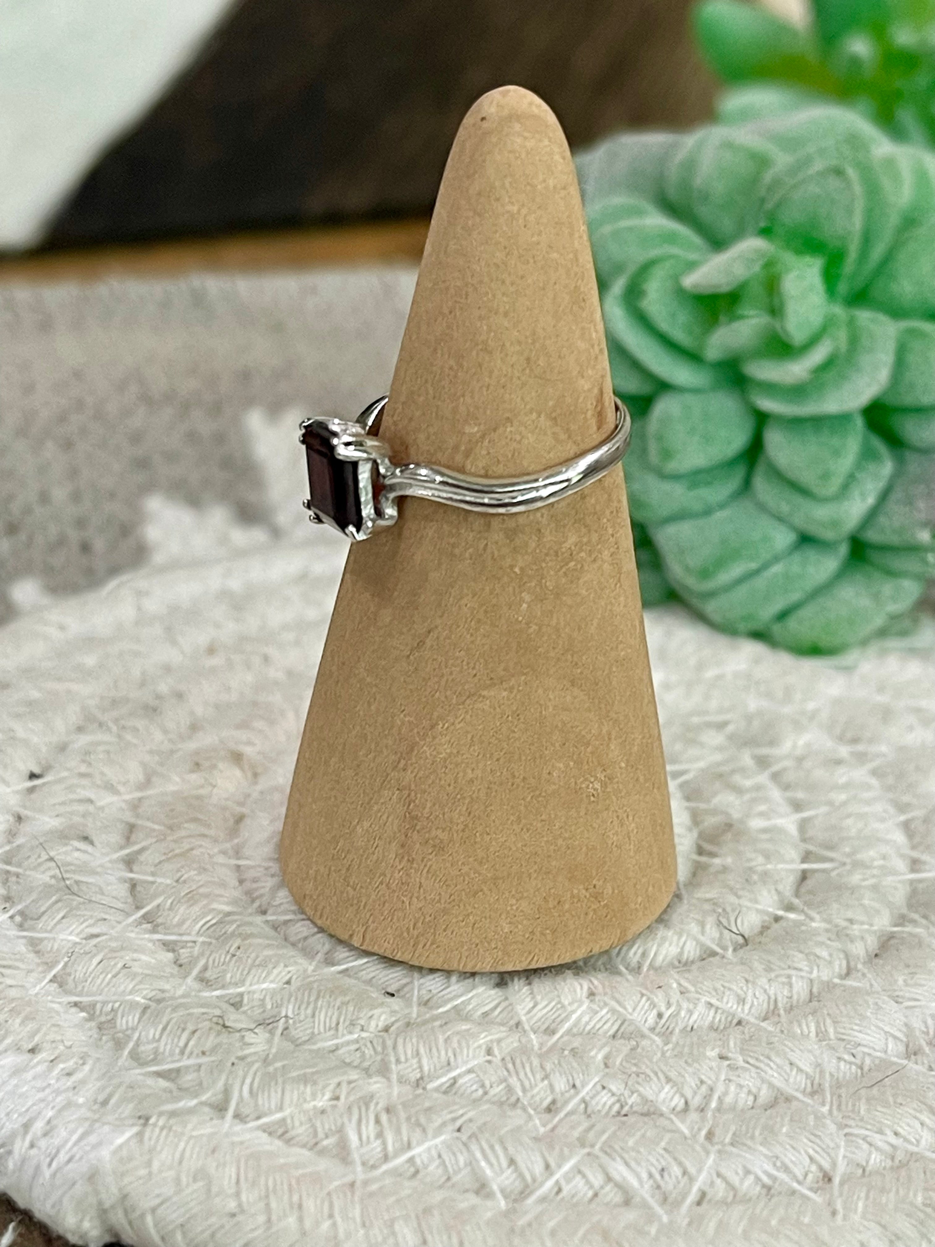 The Bijoux Vault Vintage Square Ring Sz 6