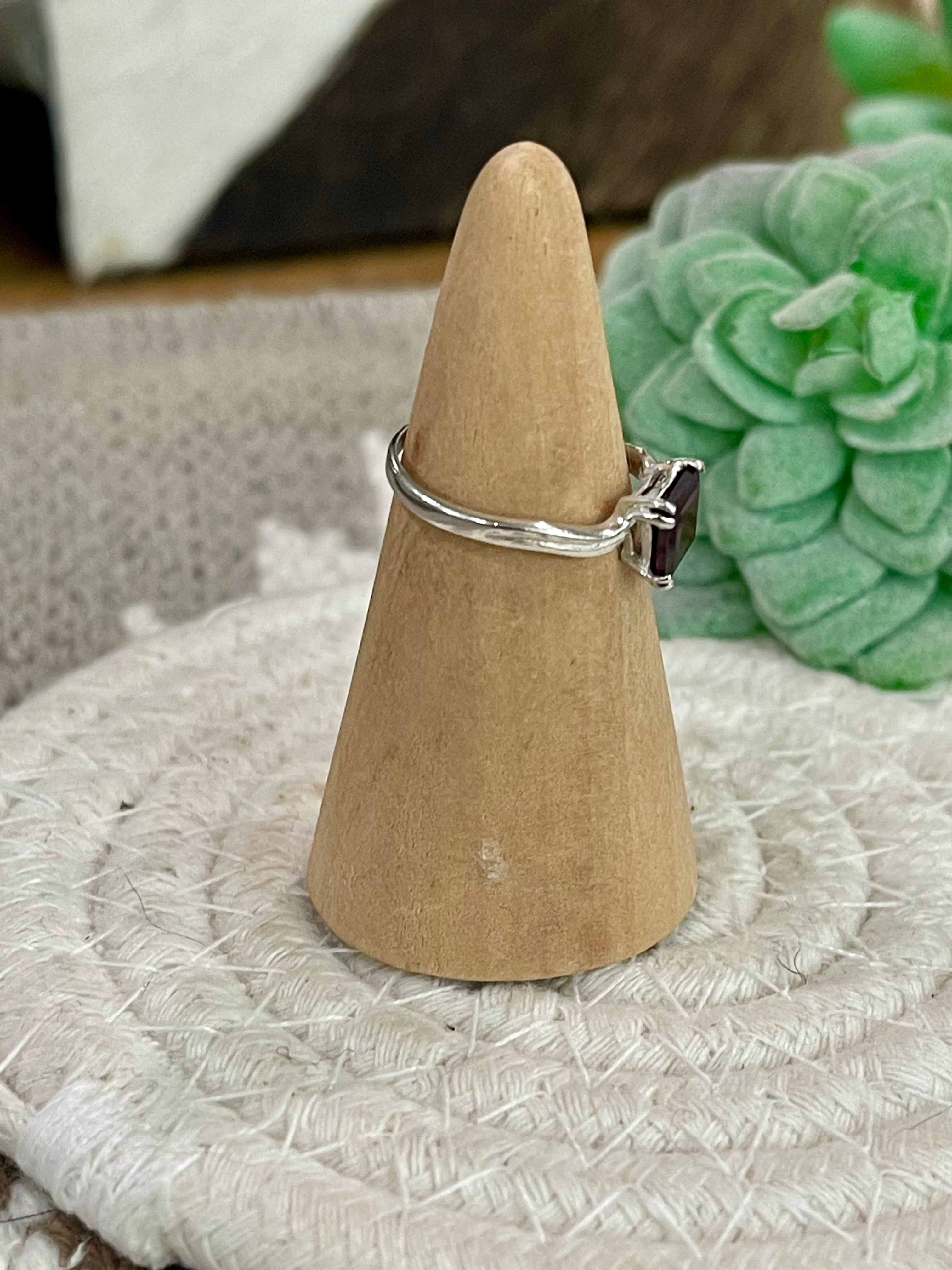 The Bijoux Vault Vintage Square Ring Sz 6