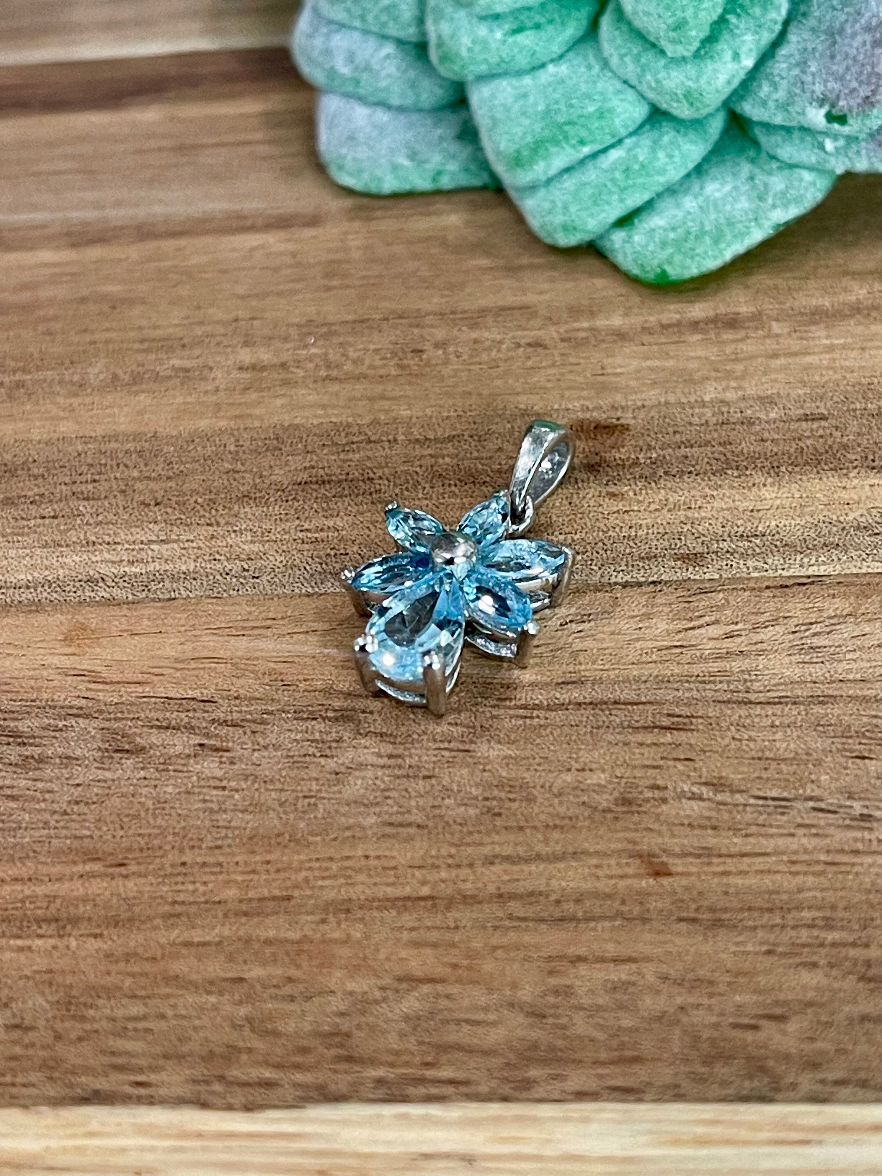 The Bijoux Vault Vintage Light Blue Pendant