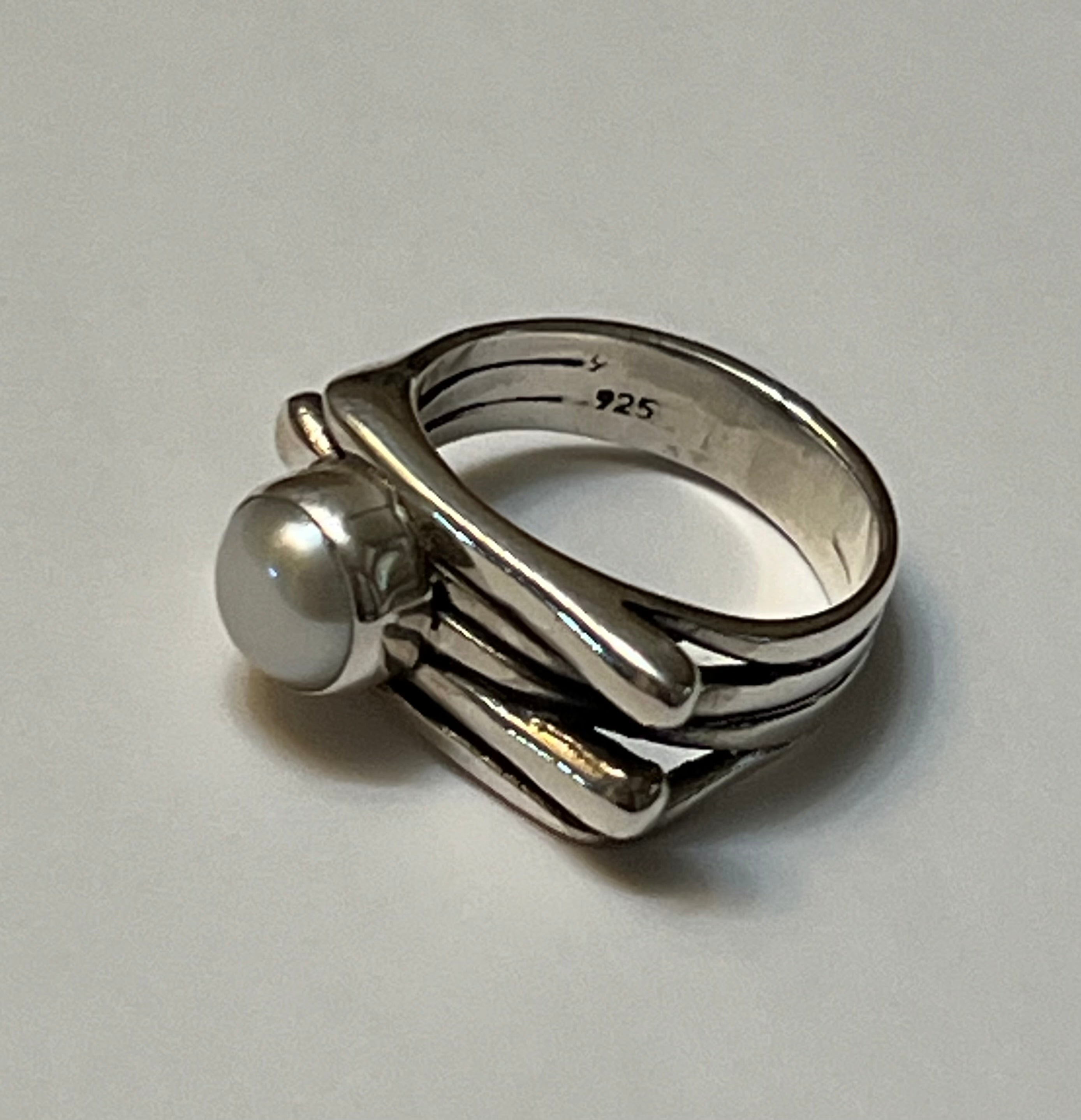 Linear Pearl Ring