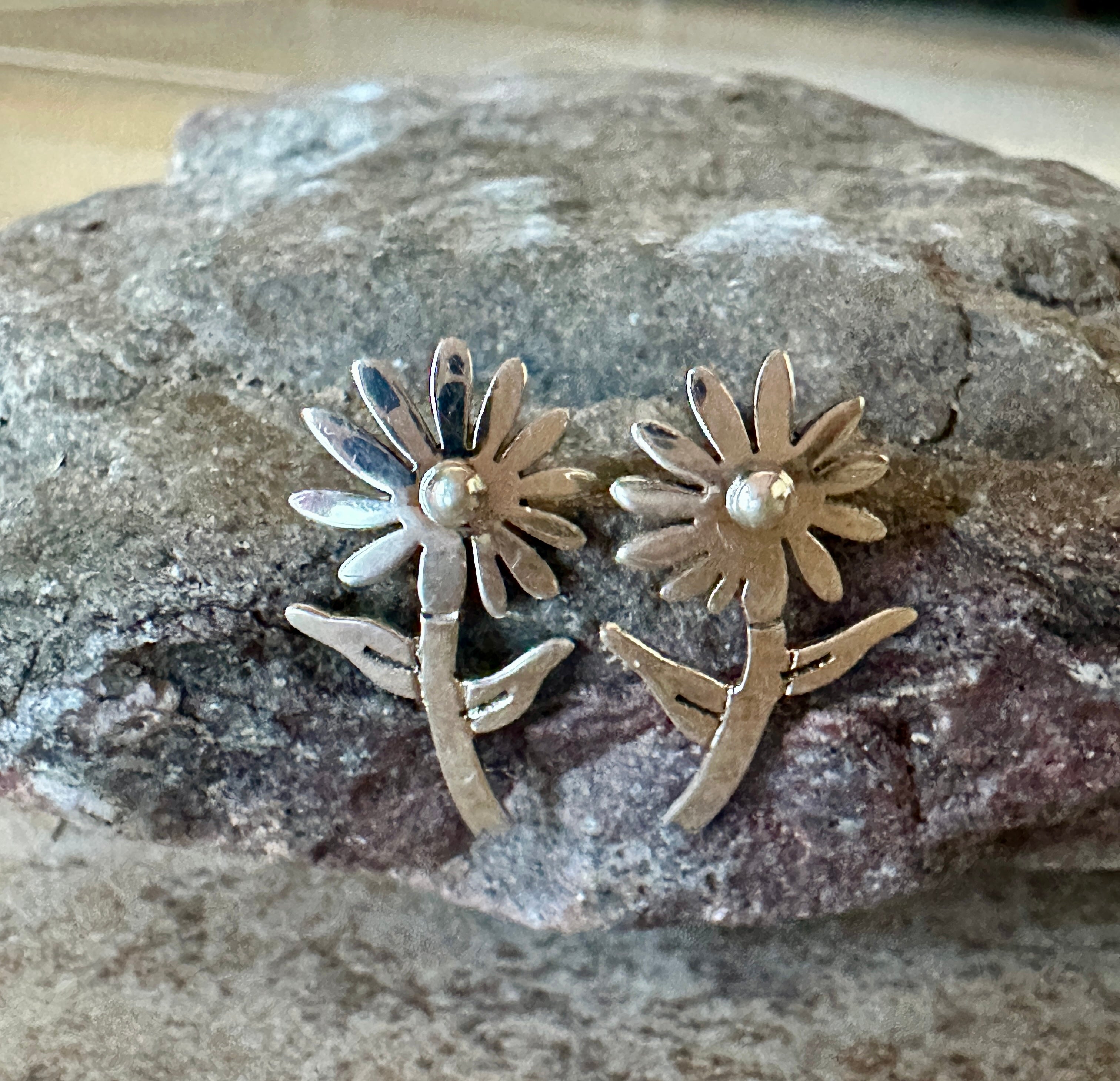 Flower w/ Stem Earrings on Post