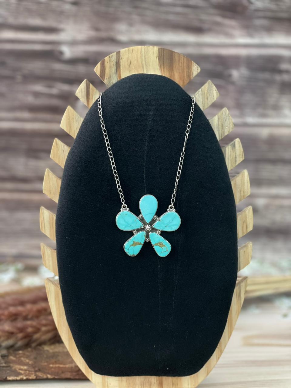 Handmade Sterling Silver Green Kingman Turquoise Collection: Necklace Signed Nizhoni