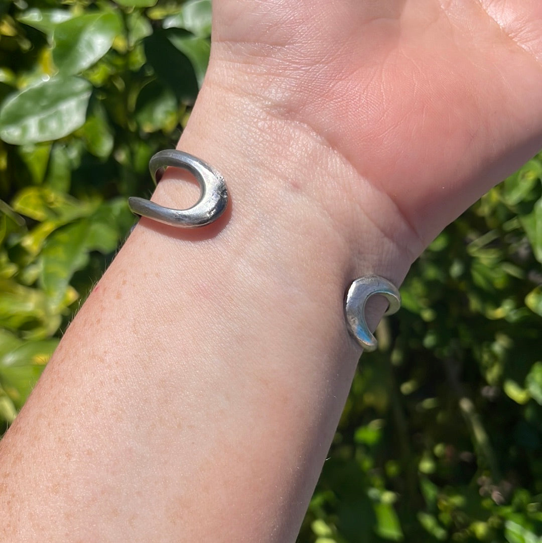 Handcrafted Queen Pink Conch Shell & Sterling Silver Cluster Cuff Bracelet Signed F.L Begay /