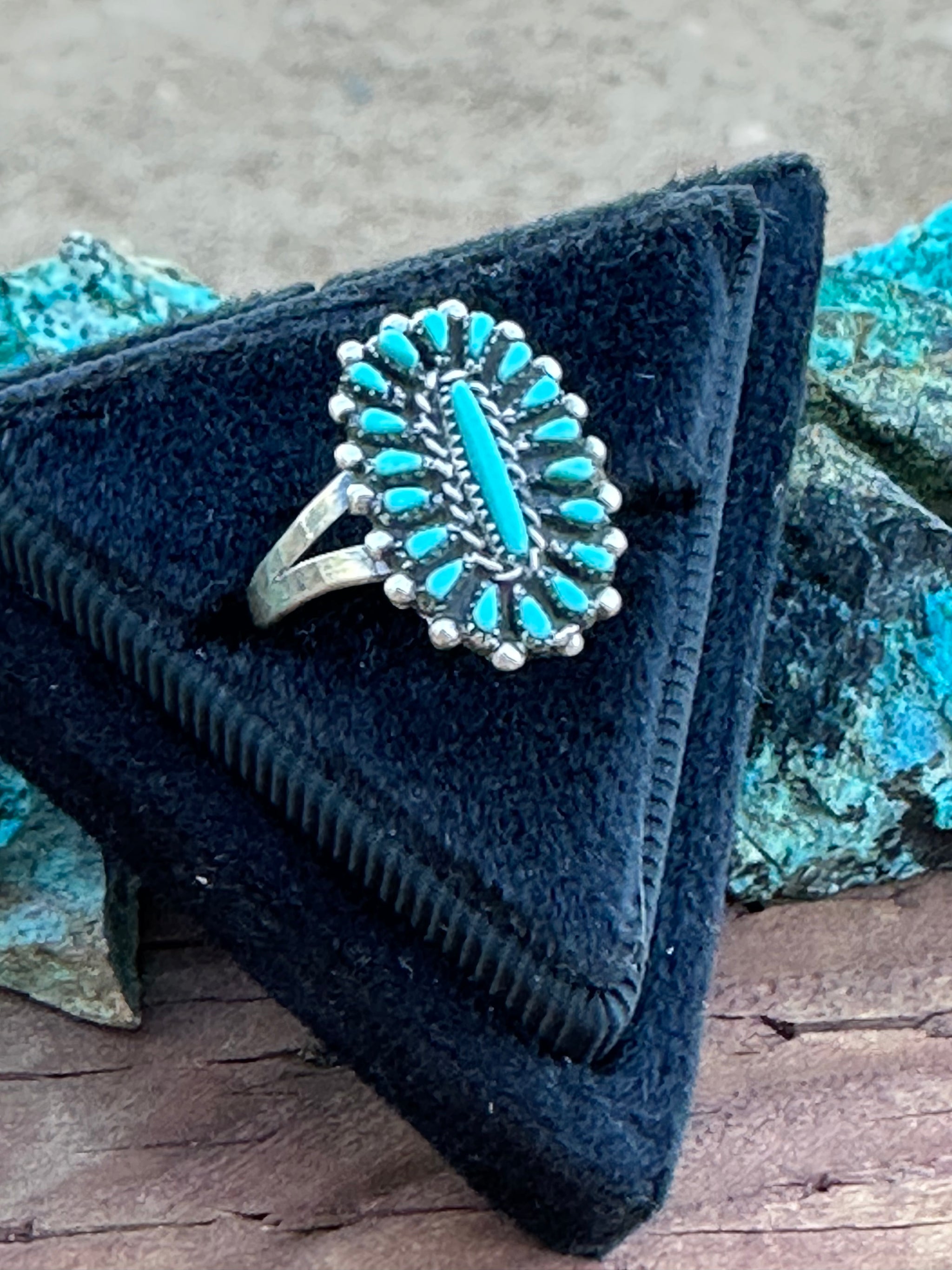 VTG SIGNED ZUNI NEEDLE POINT STERLING TURQUOISE CLUSTER orders RING SIZE 6.25 B70B7