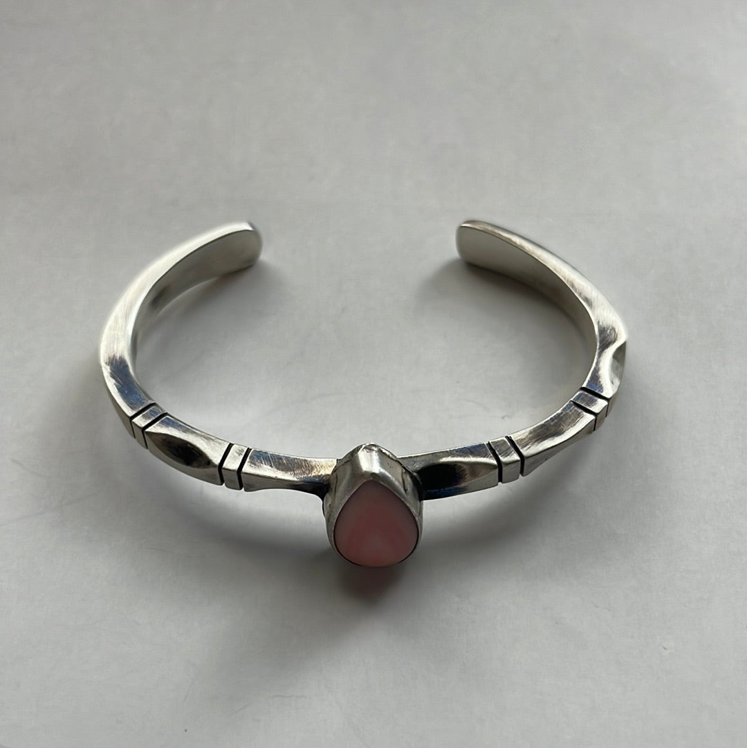 Handcrafted Single Stone Pink Conch & Sterling Silver Cuff Bracelet Signed Tahe