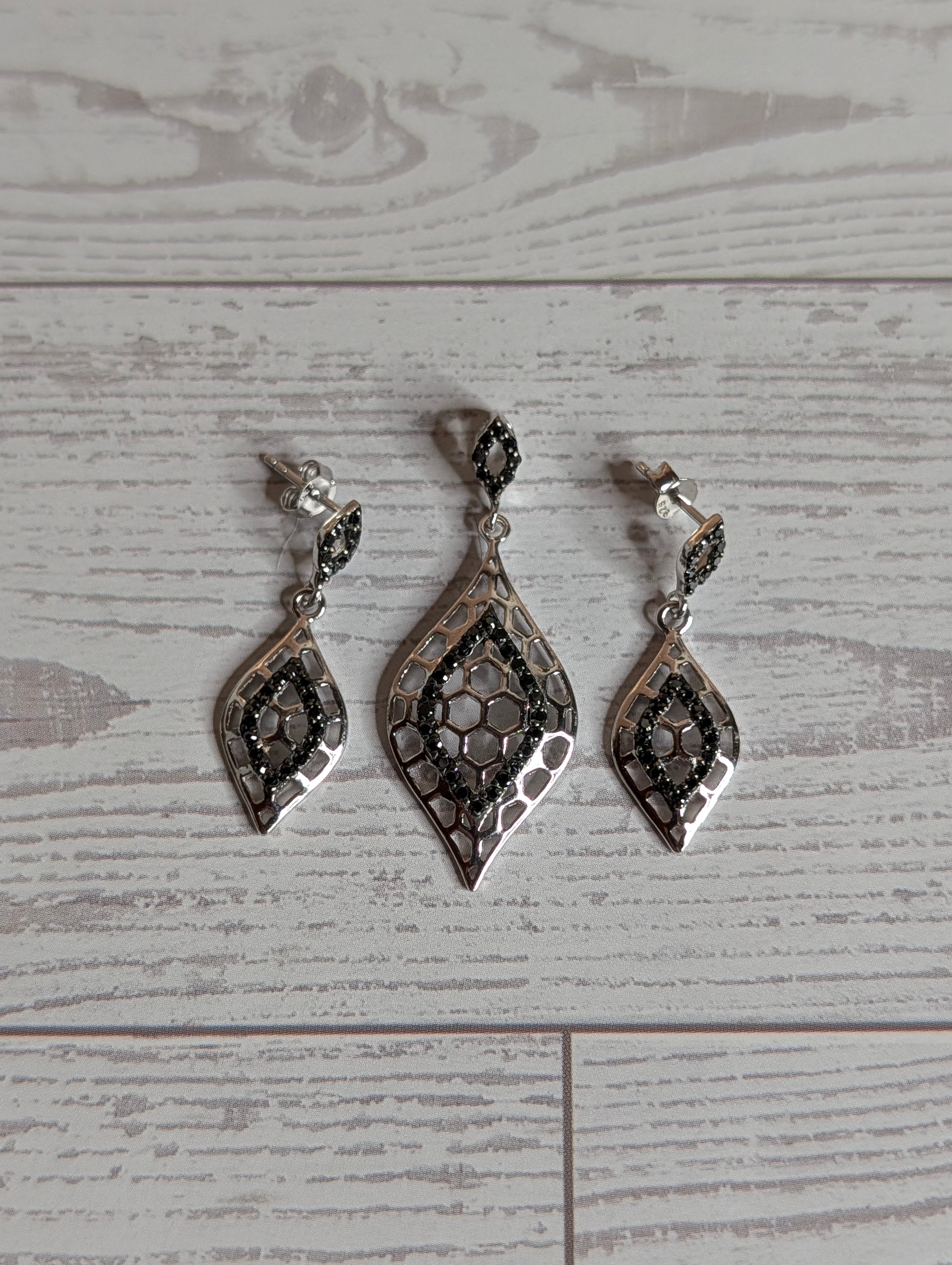 Sterling Silver Black CZ Leaf Shaped Honeycomb Dangle Earrings & Pendant Jewelry Set