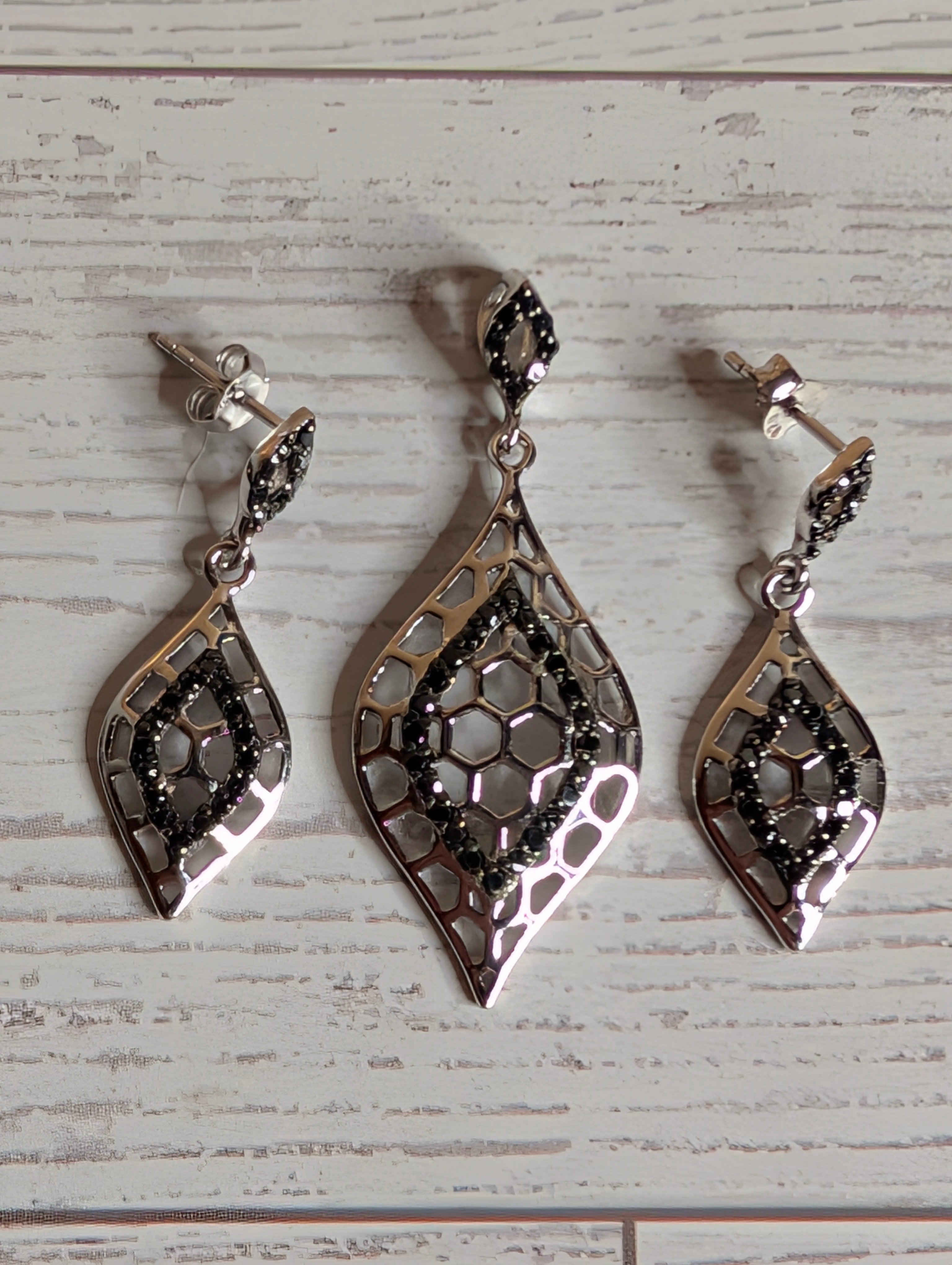 Sterling Silver Black CZ Leaf Shaped Honeycomb Dangle Earrings & Pendant Jewelry Set