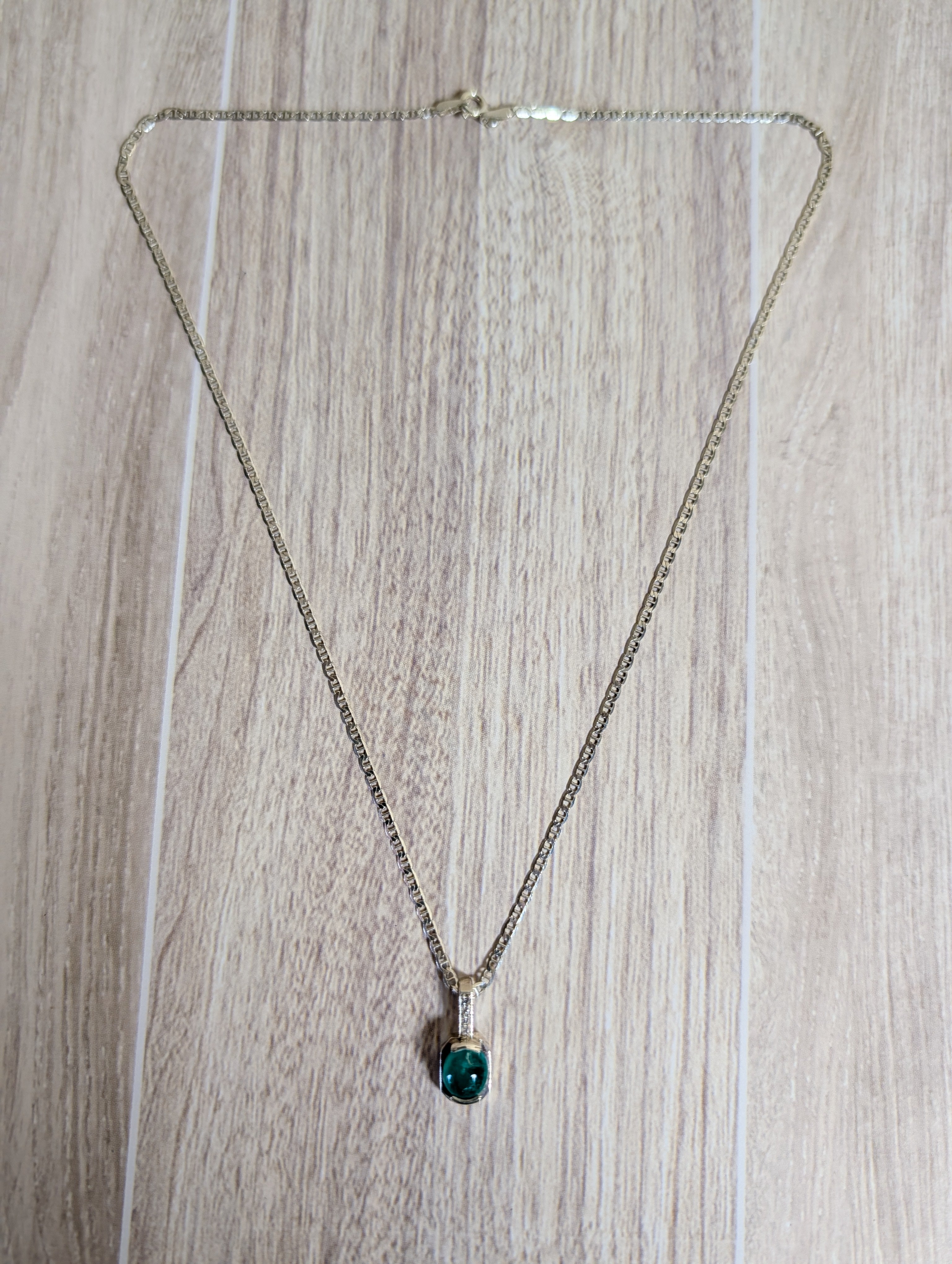 Emerald Necklace in Sterling silver set 6A