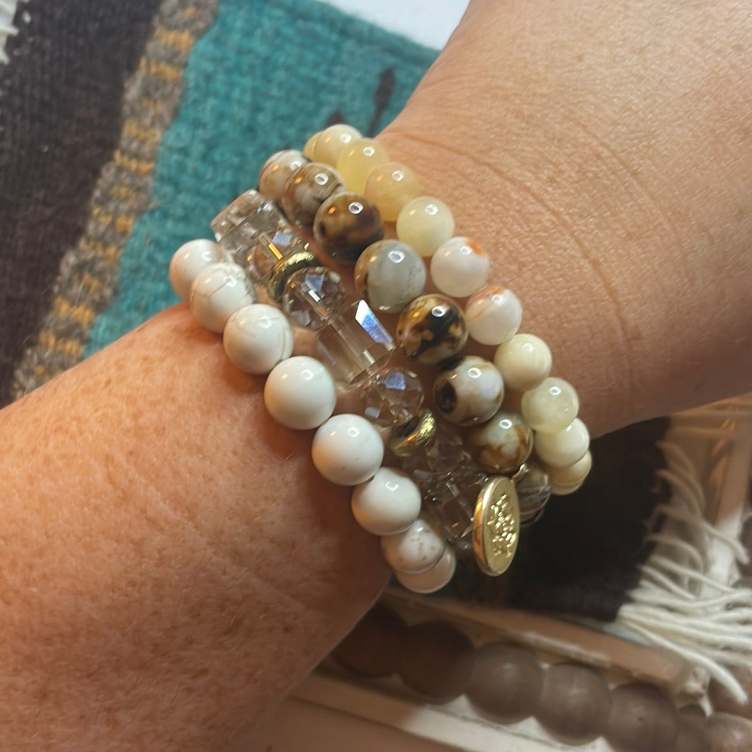 Handmade Recycled White Glass Beaded Stretch Bracelet WHITE HOWLITE