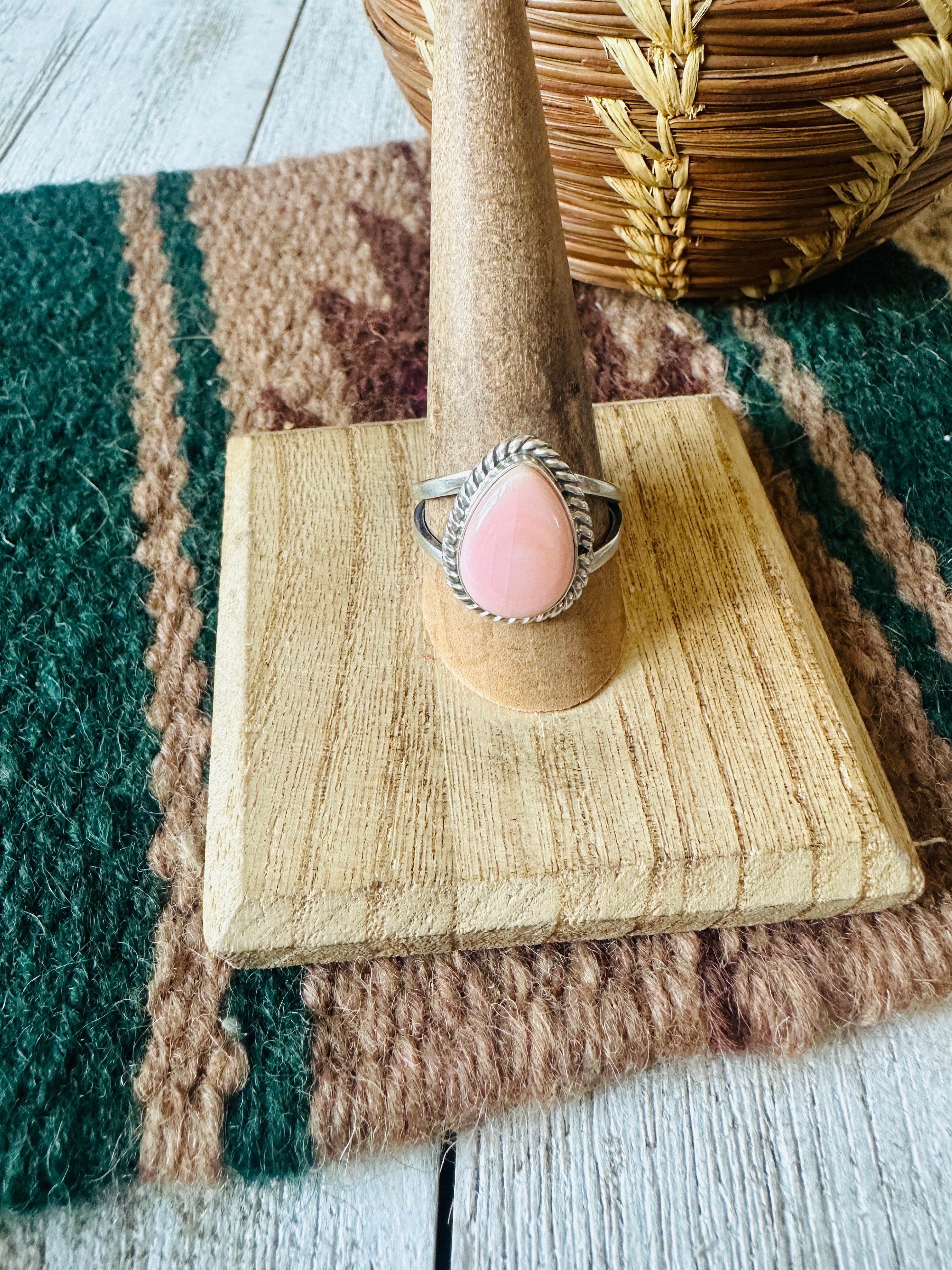 Navajo Sterling Silver & Queen Pink Conch Shell Teardrop Ring Size 9