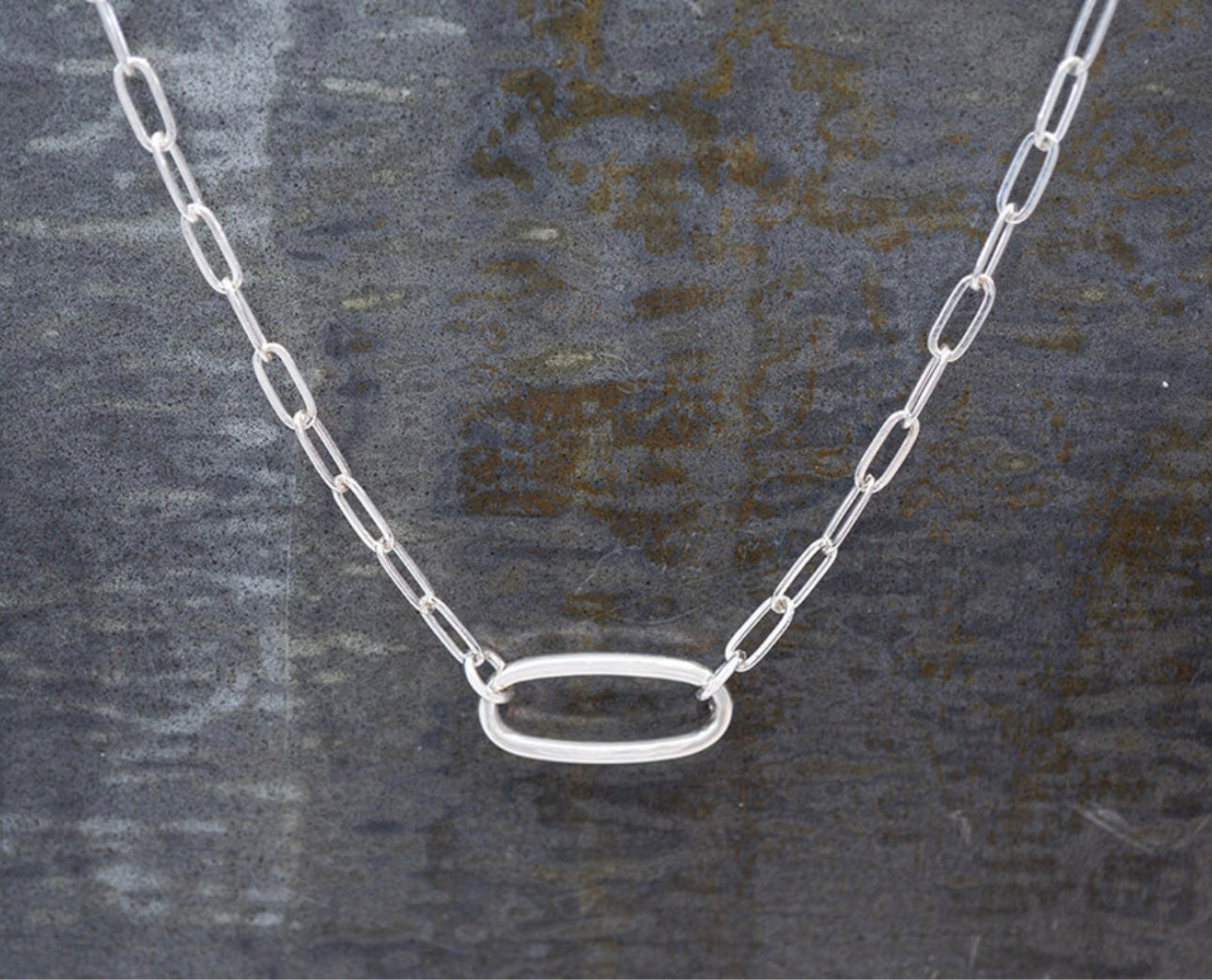 Paperclip Chain W/ Oval Center Link