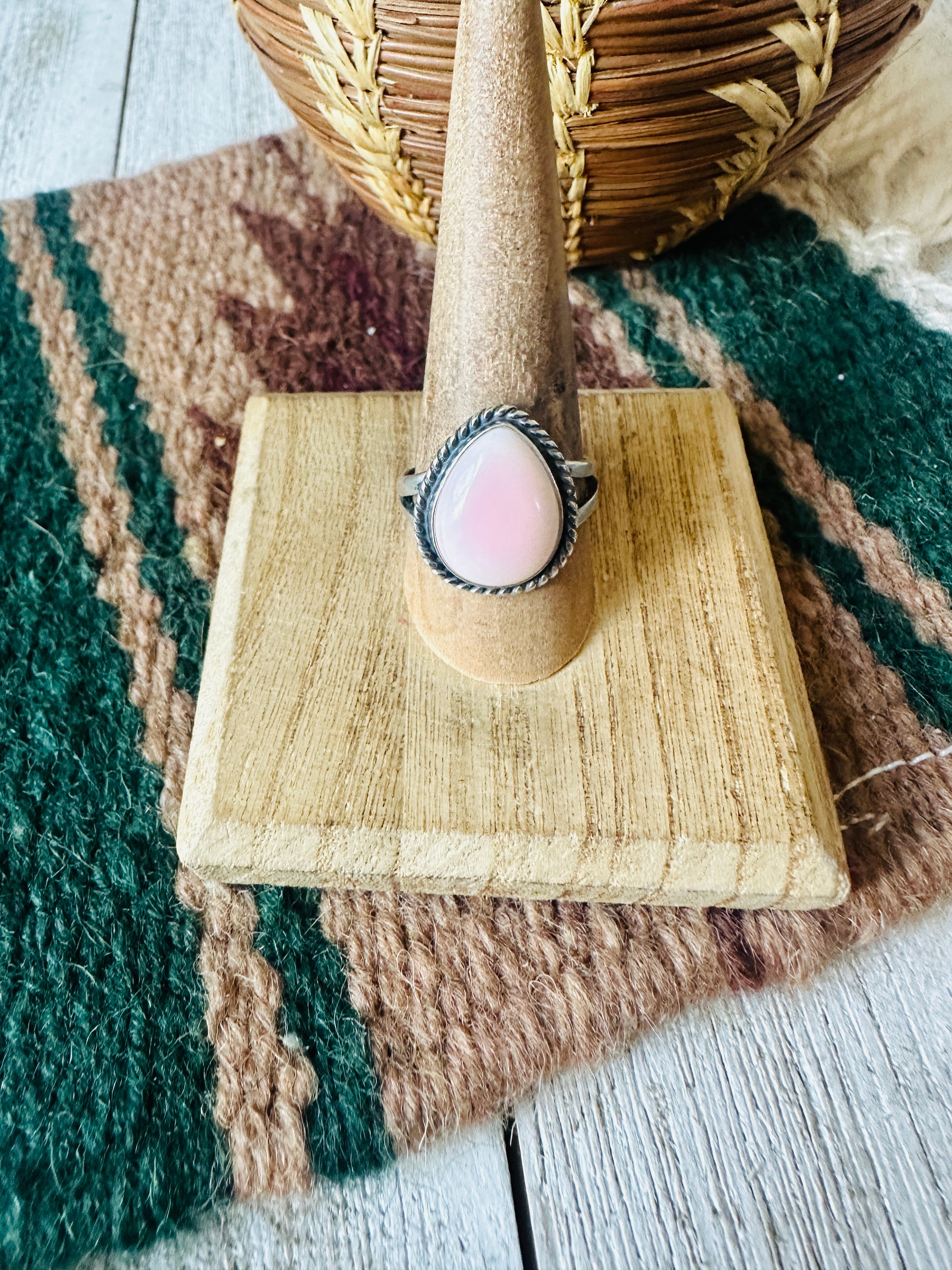 Navajo Sterling Silver & Queen Pink Conch Shell Teardrop Ring Size 9