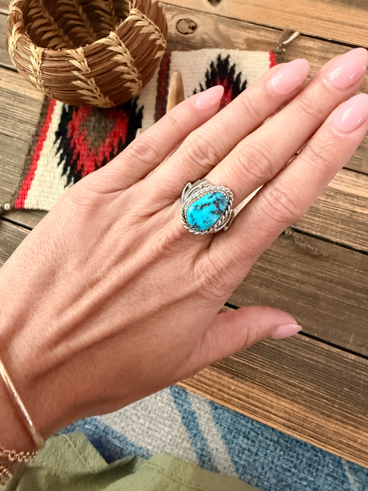 Old Pawn Handcrafted Turquoise & Sterling Silver Ring Size 6.75