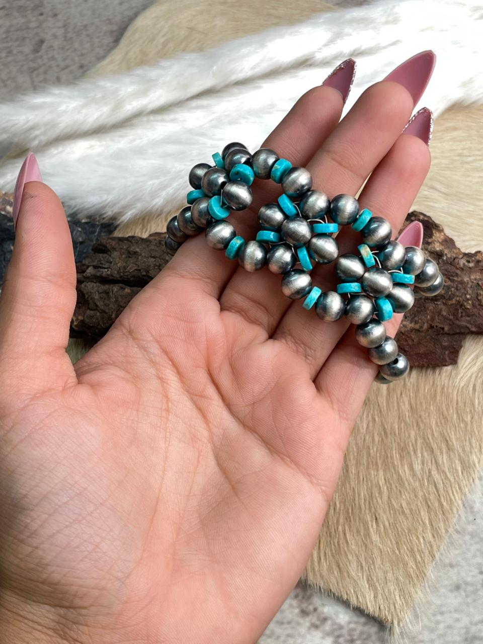 Handmade Sterling Silver Kingman Turquoise Stretch Beaded Bracelet