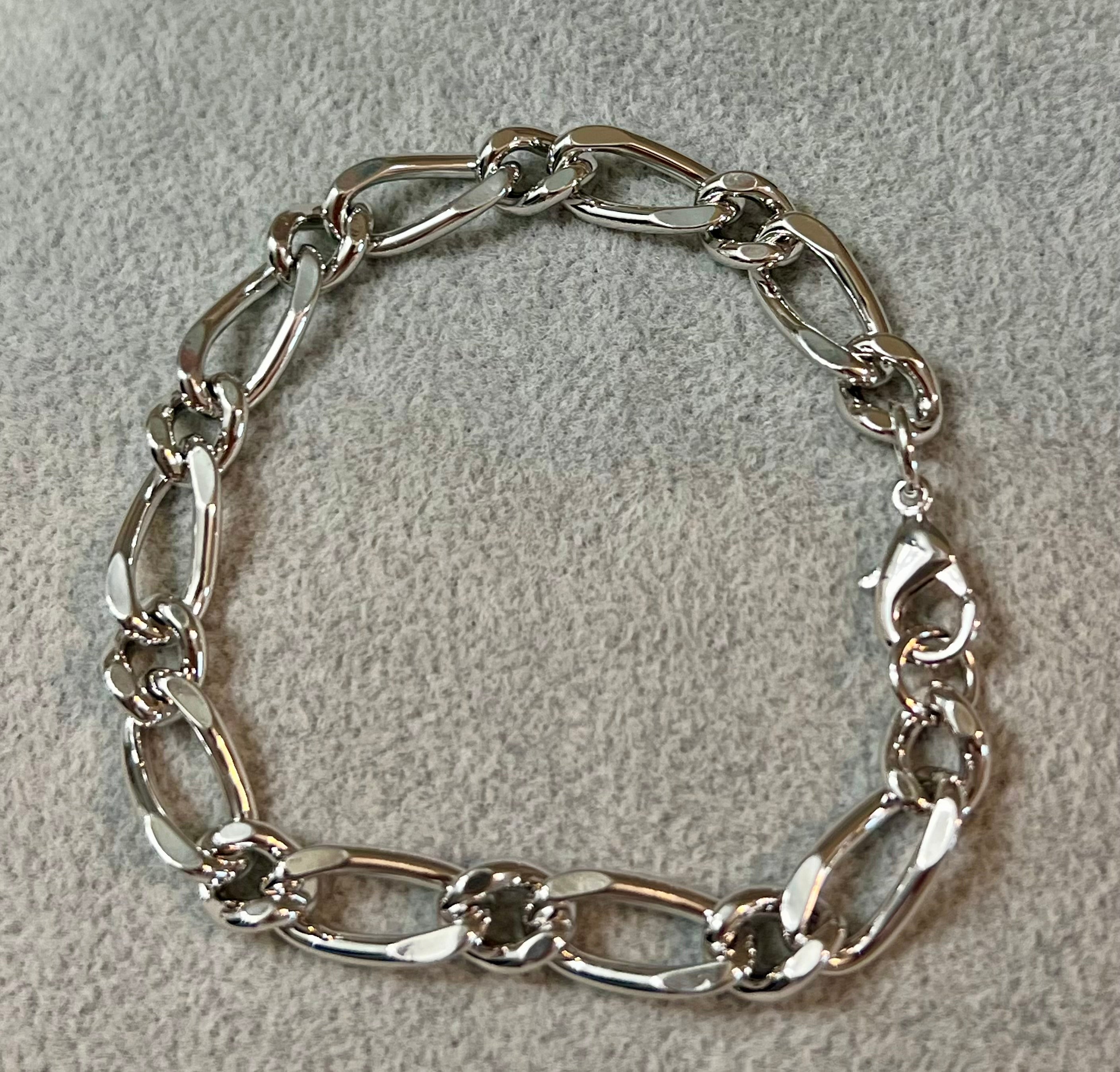 Amoura Bold Chain Bracelet