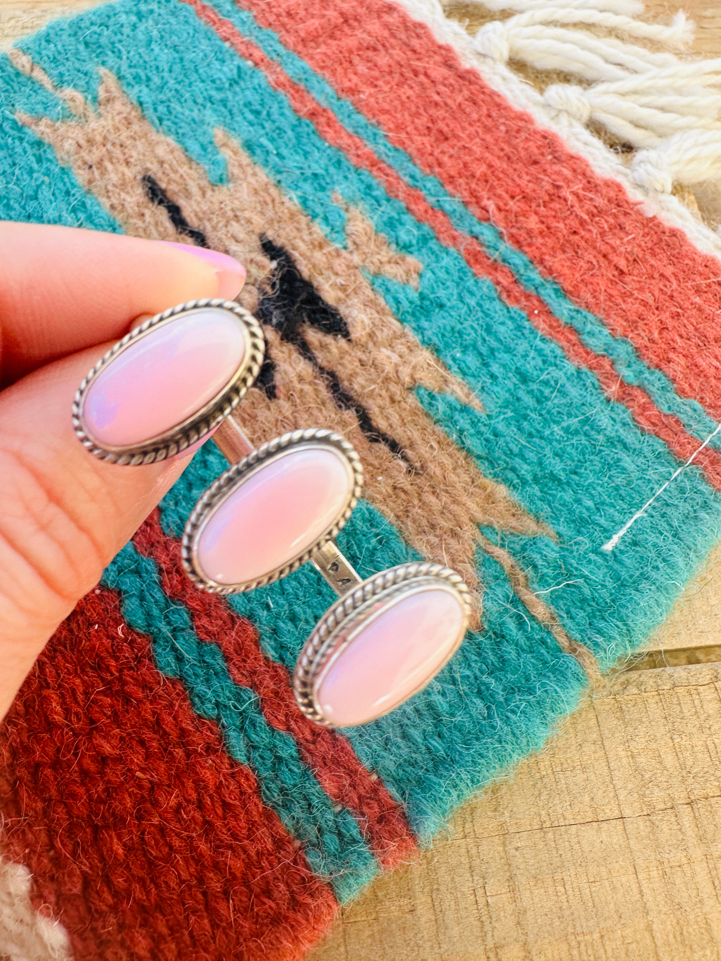 Navajo Queen Pink Conch & Sterling Silver Adjustable Knuckle Ring