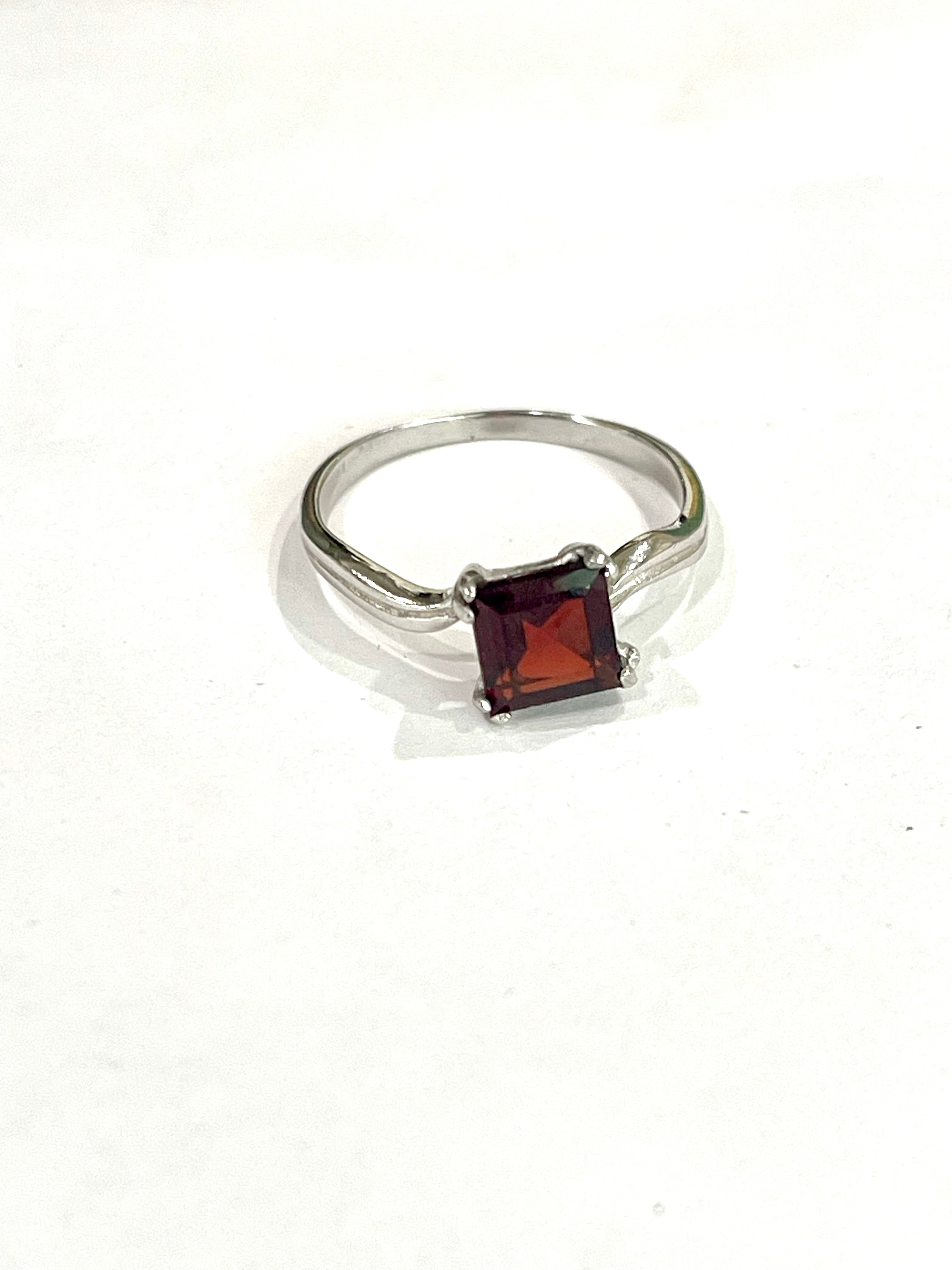 The Bijoux Vault Vintage Square Ring Sz 6