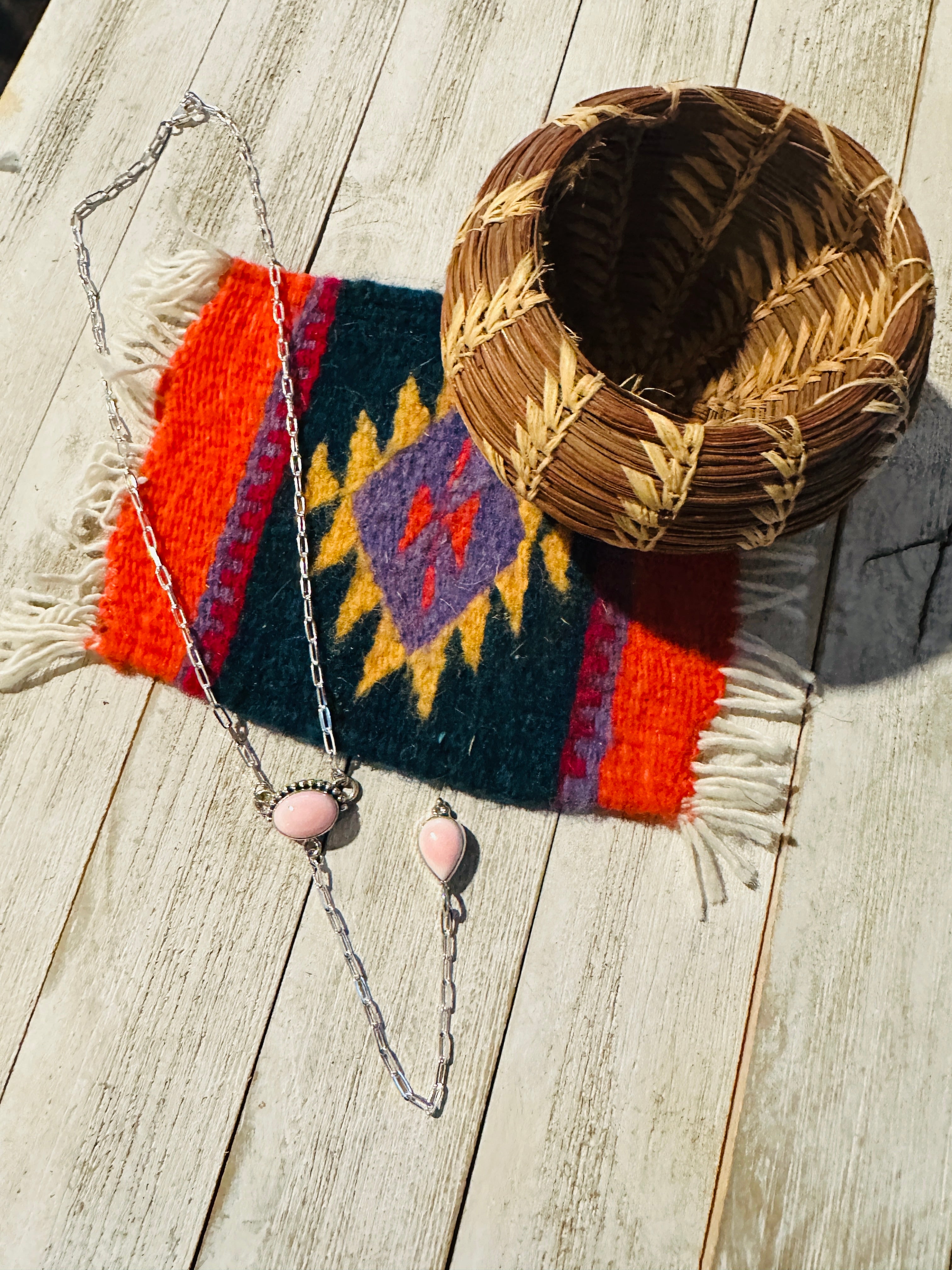 Navajo Queen Pink Conch And Sterling Silver Lariat Drop Necklace