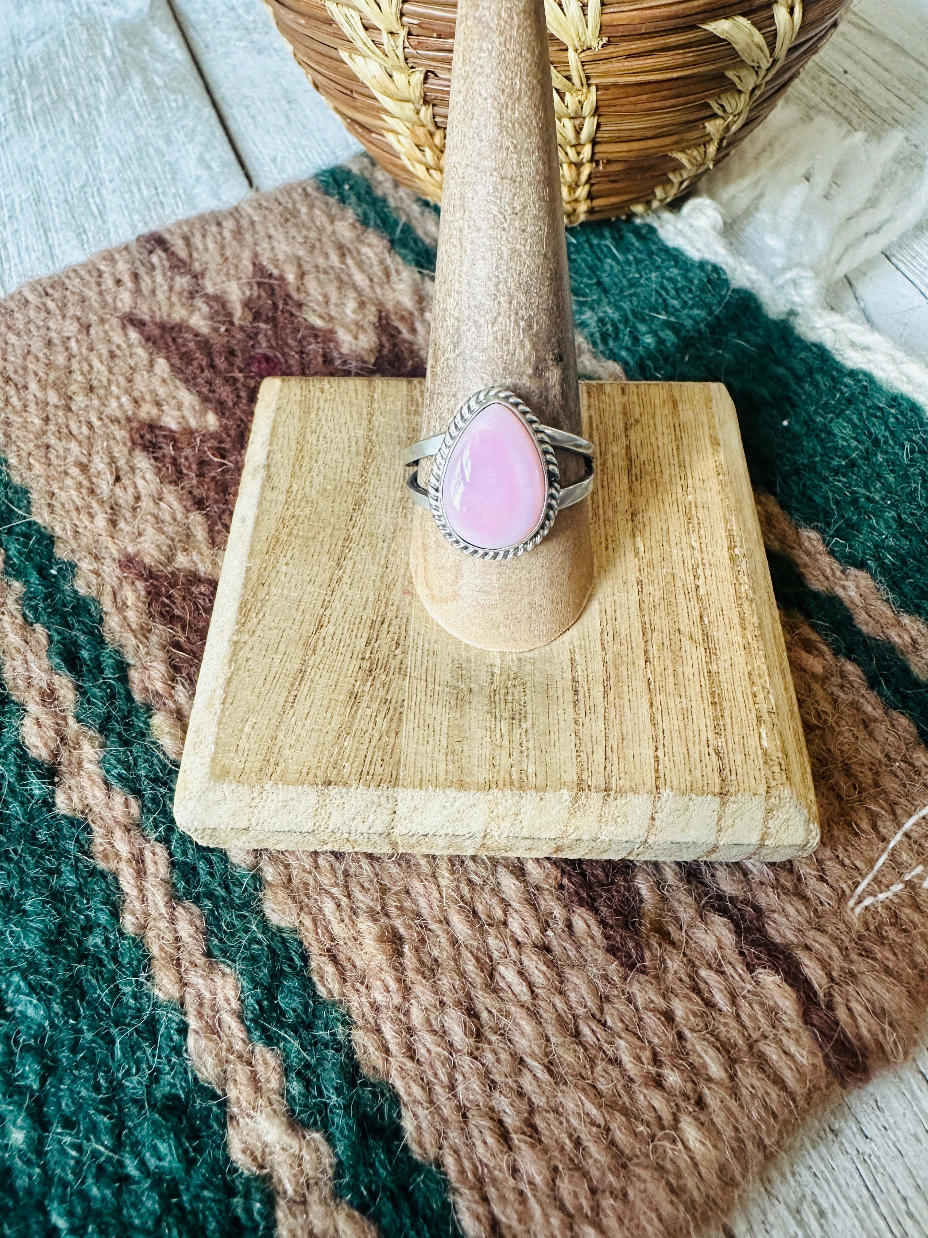 Navajo Sterling Silver & Queen Pink Conch Shell Teardrop Ring Size 9