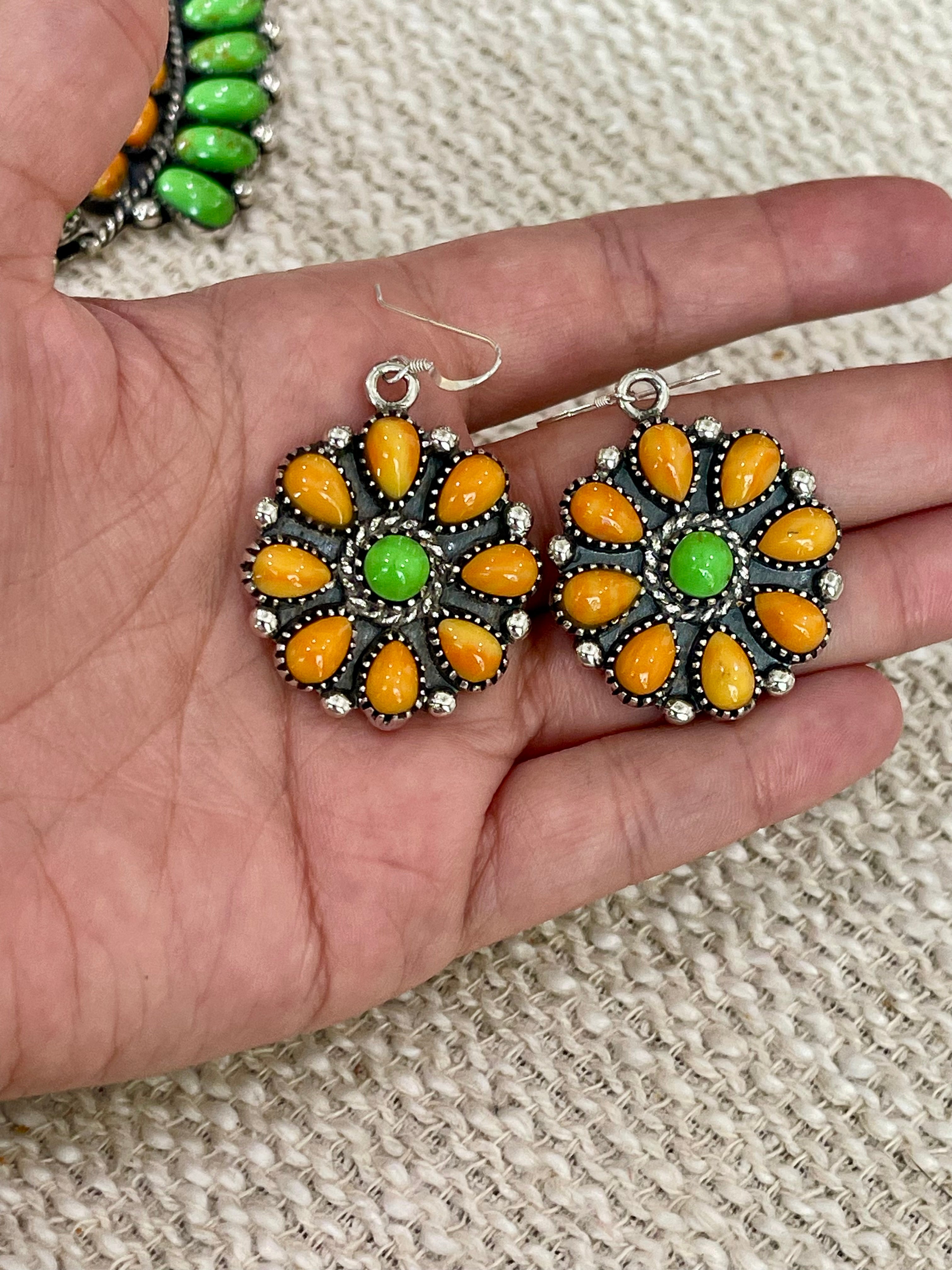 Beautiful Sterling Silver, Dyed Kingman Turquoise & Orange Spiny Cluster Necklace And Earring Set